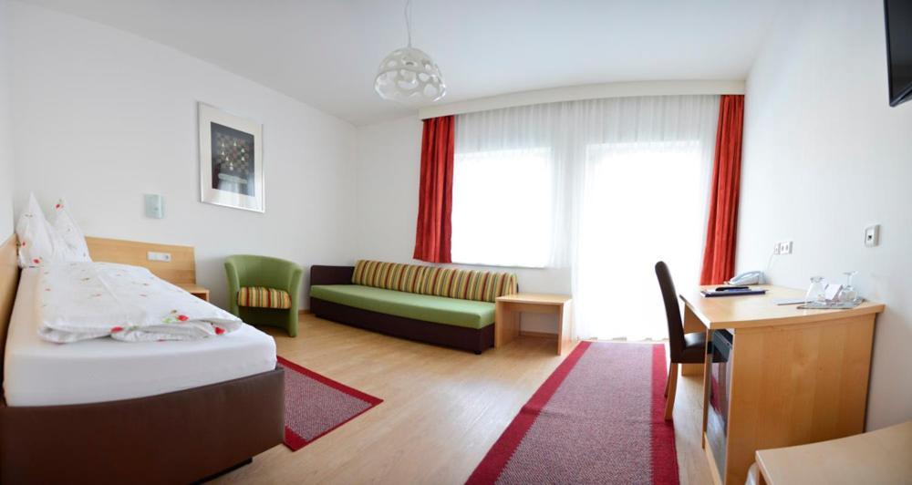 Single Room,1000456725:JPEG