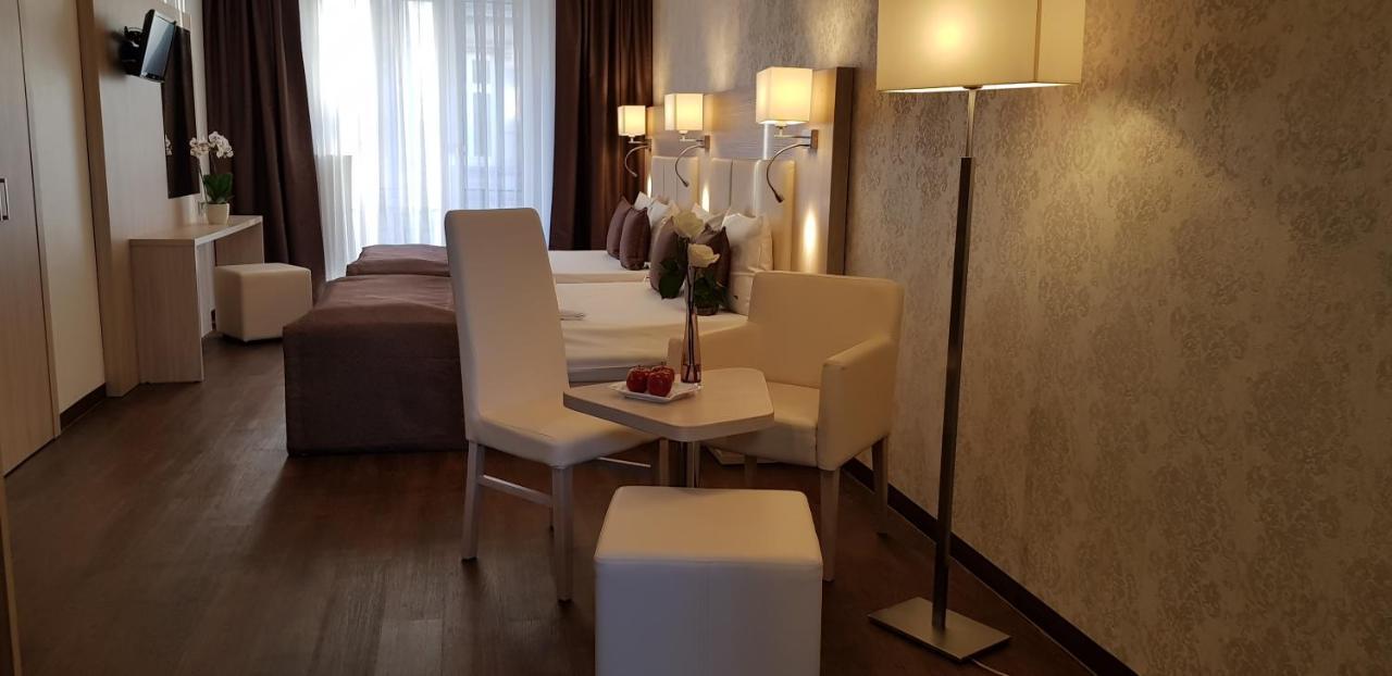 Deluxe Family Room,758710111:JPEG