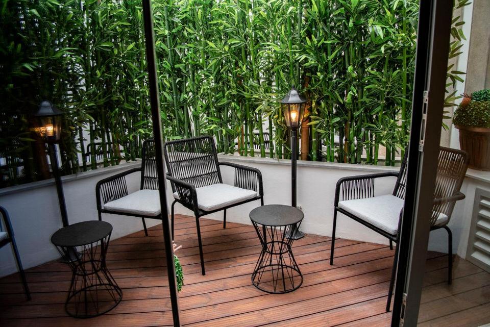 Tweepersoonskamer met 2 Aparte Bedden en een Terras
