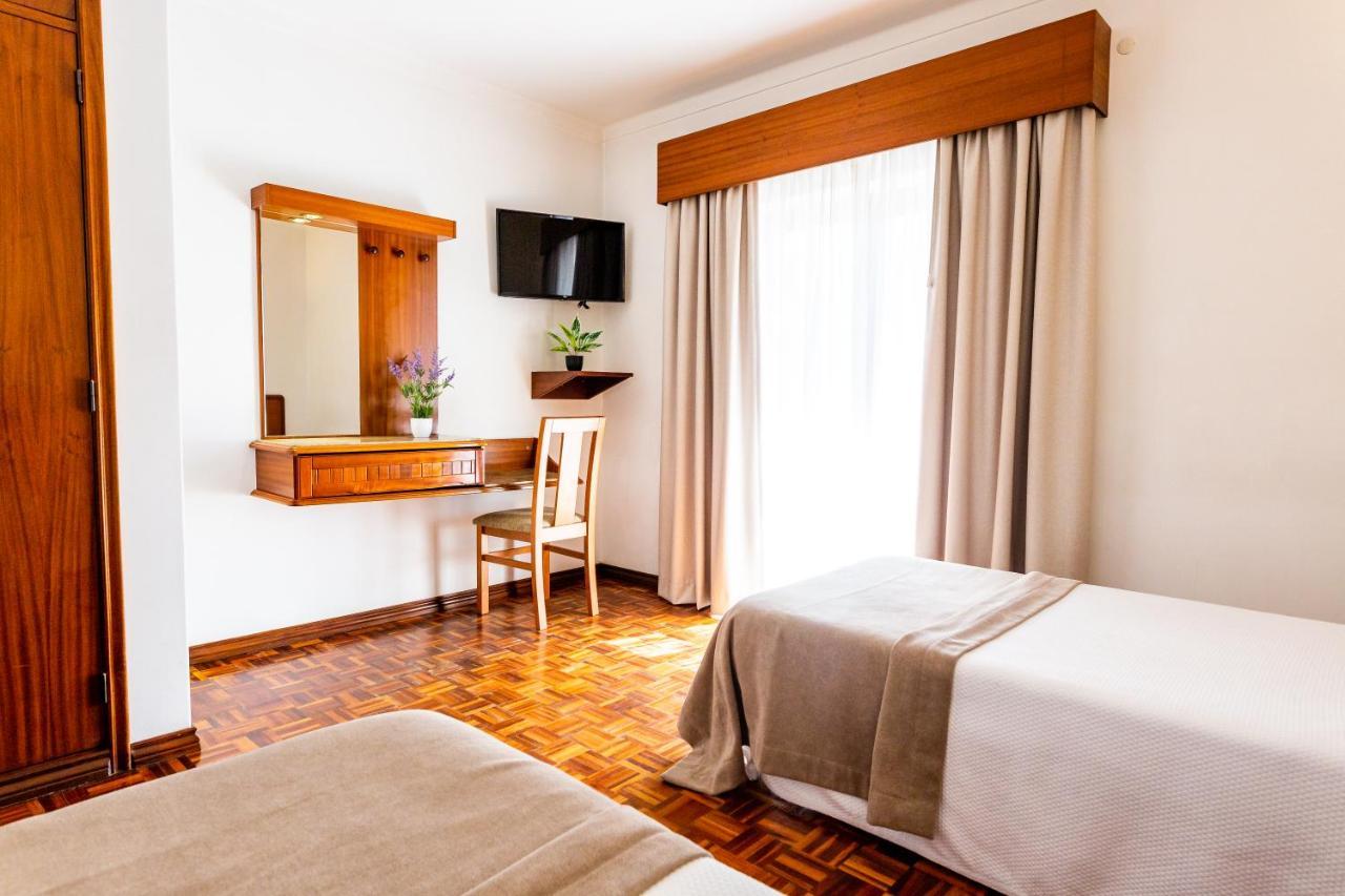 Quarto com 2 Camas de Solteiro e Varanda