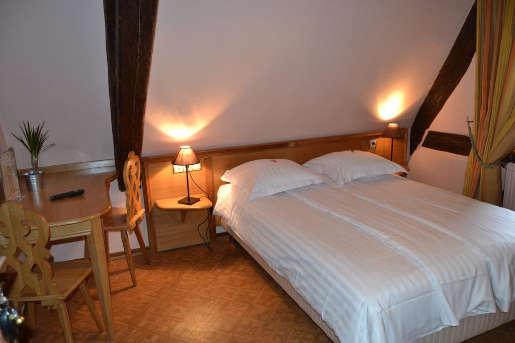 Traditional Double Room,254108725:JPEG