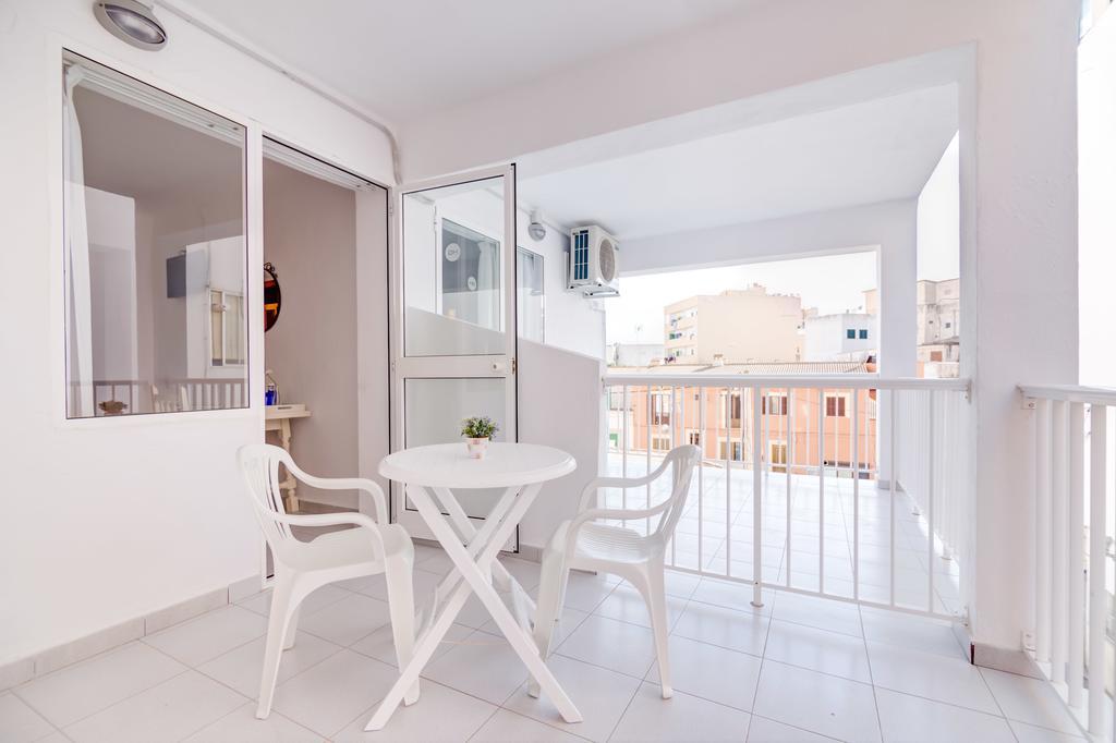 Tweepersoonskamer met 2 Aparte Bedden en Balkon