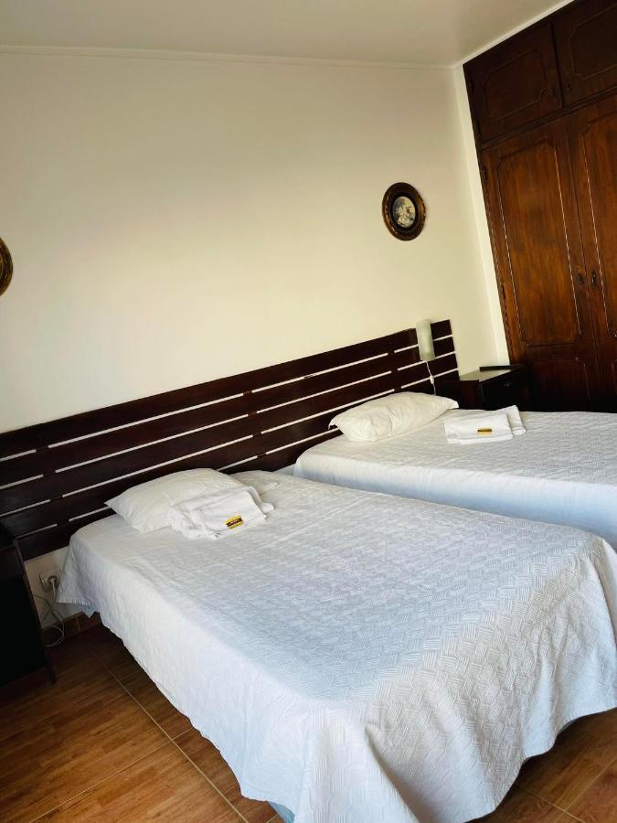 Quarto com Cama de Casal ou 2 de Solteiro e Cama Extra