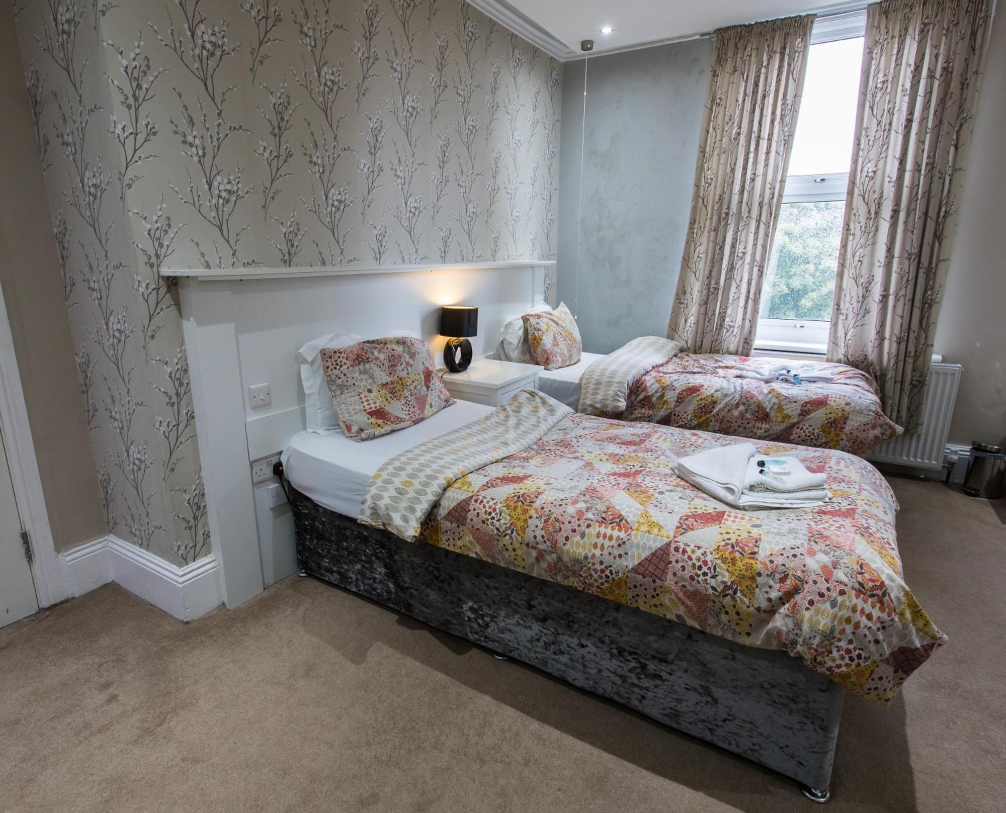 Twin Room with Private Bathroom