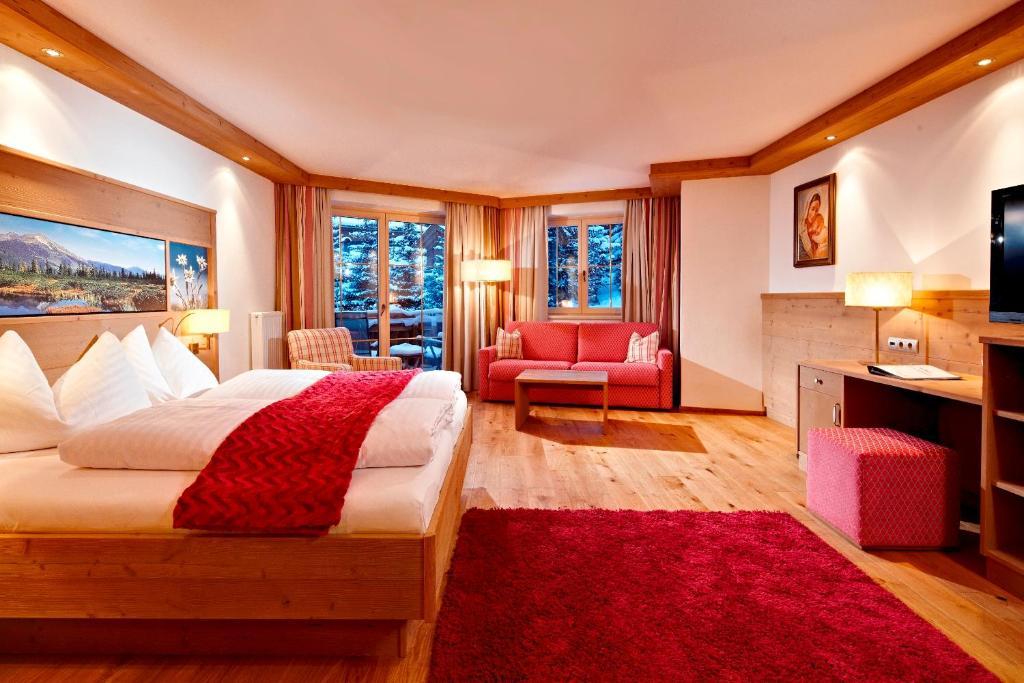 Comfort Tweepersoonskamer met Balkon en Uitzicht op Bergen