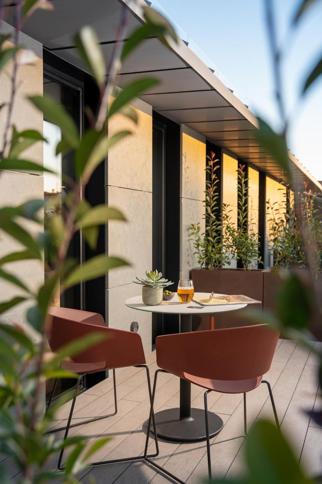 Superior Zimmer mit Kingsize-Bett und einer Terrasse