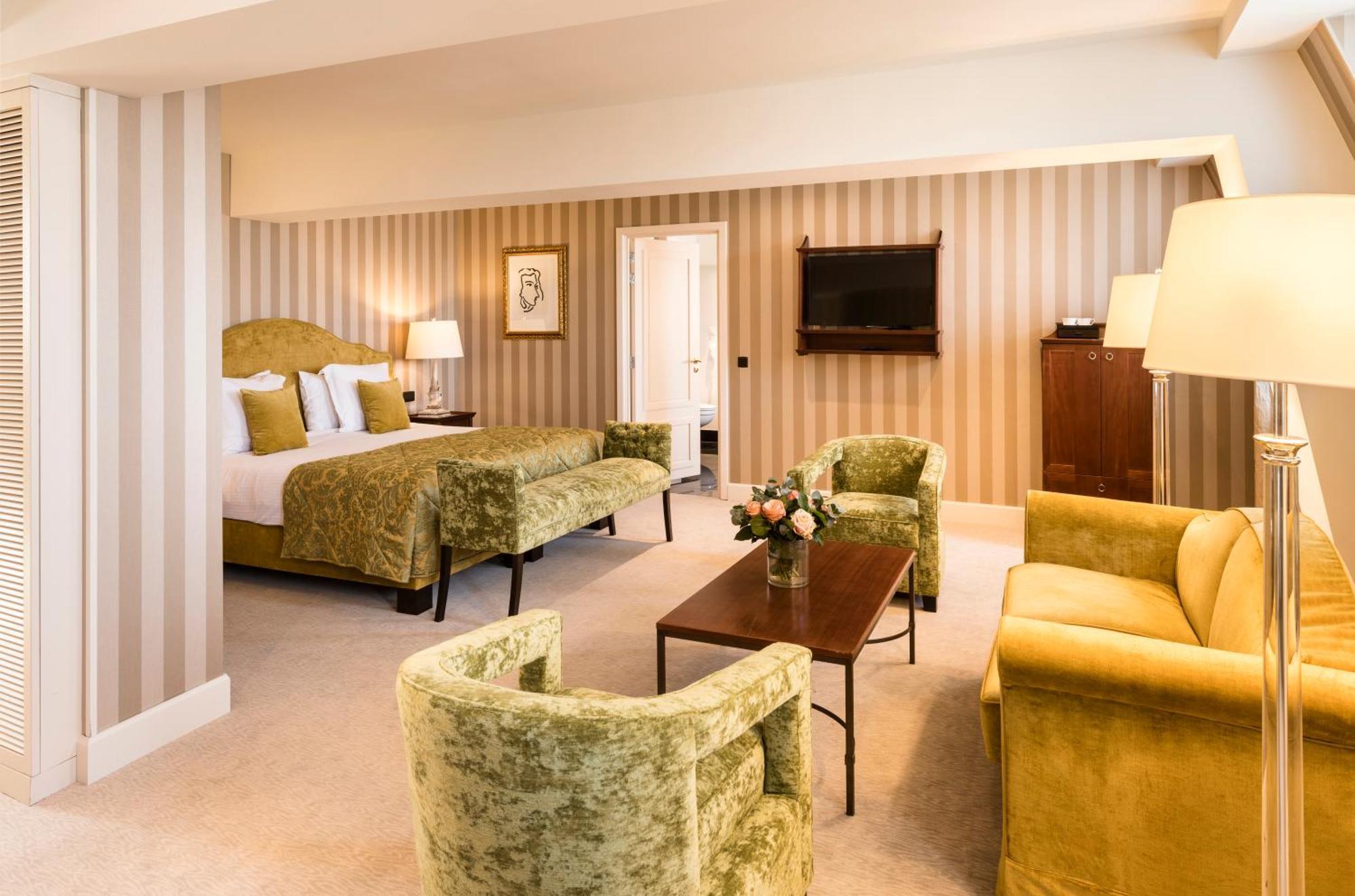 Deluxe Suite,1275305122:JPEG