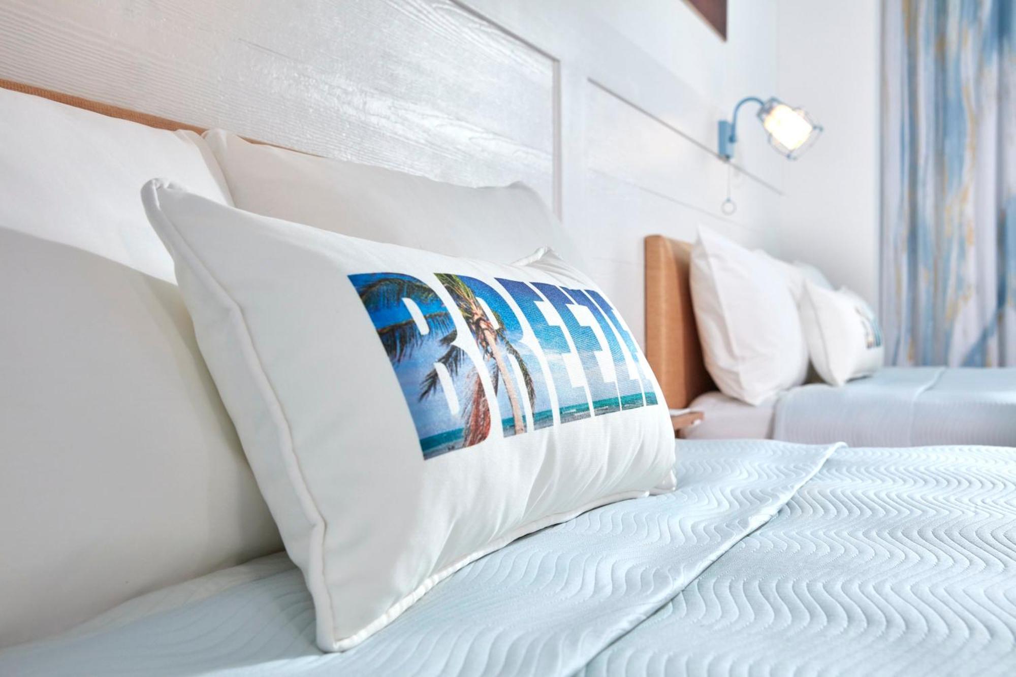 Standard Room ADA Tub Mobility Accessible Includes Early Park Admission*,1328795537:JPEG