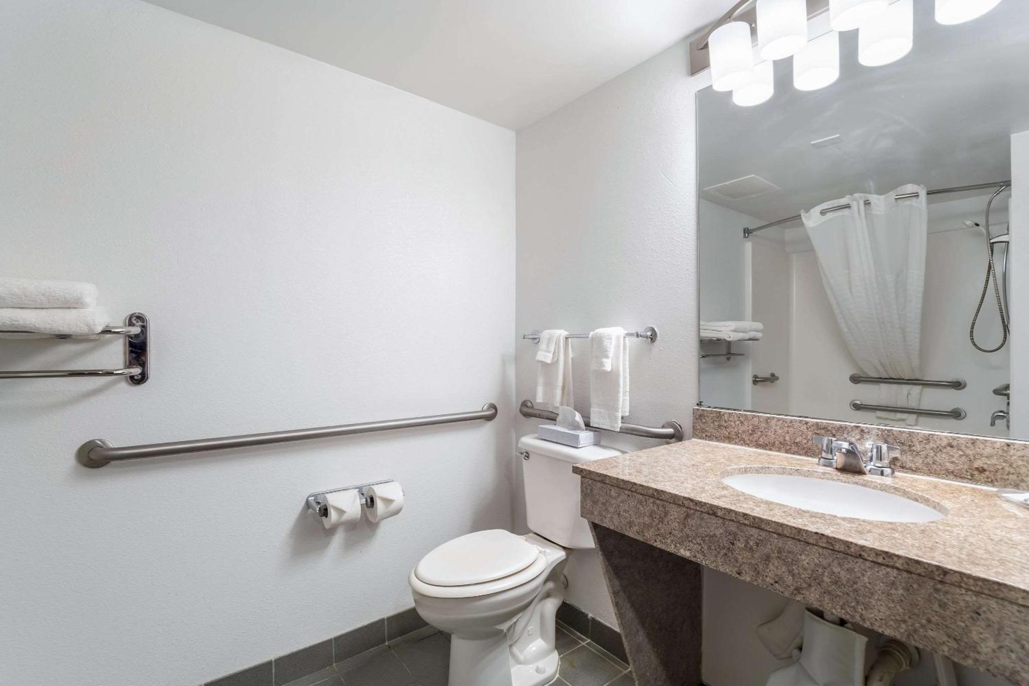 King Room - Accessible/Non-Smoking