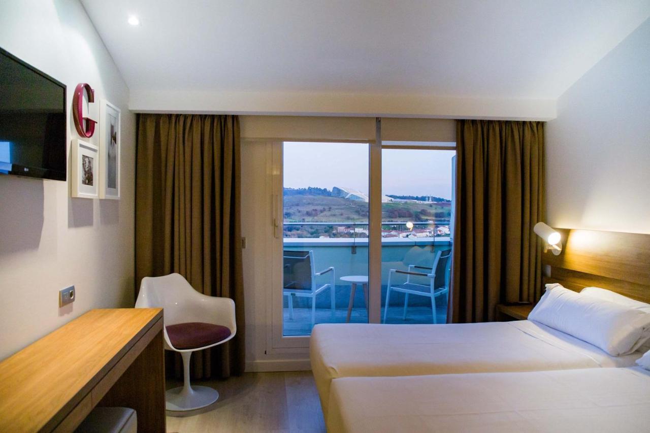 Quarto com Cama de Casal ou 2 de Solteiro e Terraço