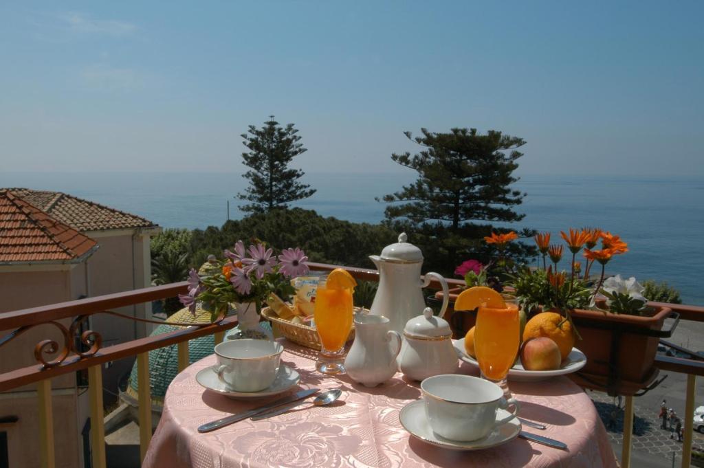 Camera Matrimoniale con Vista Mare