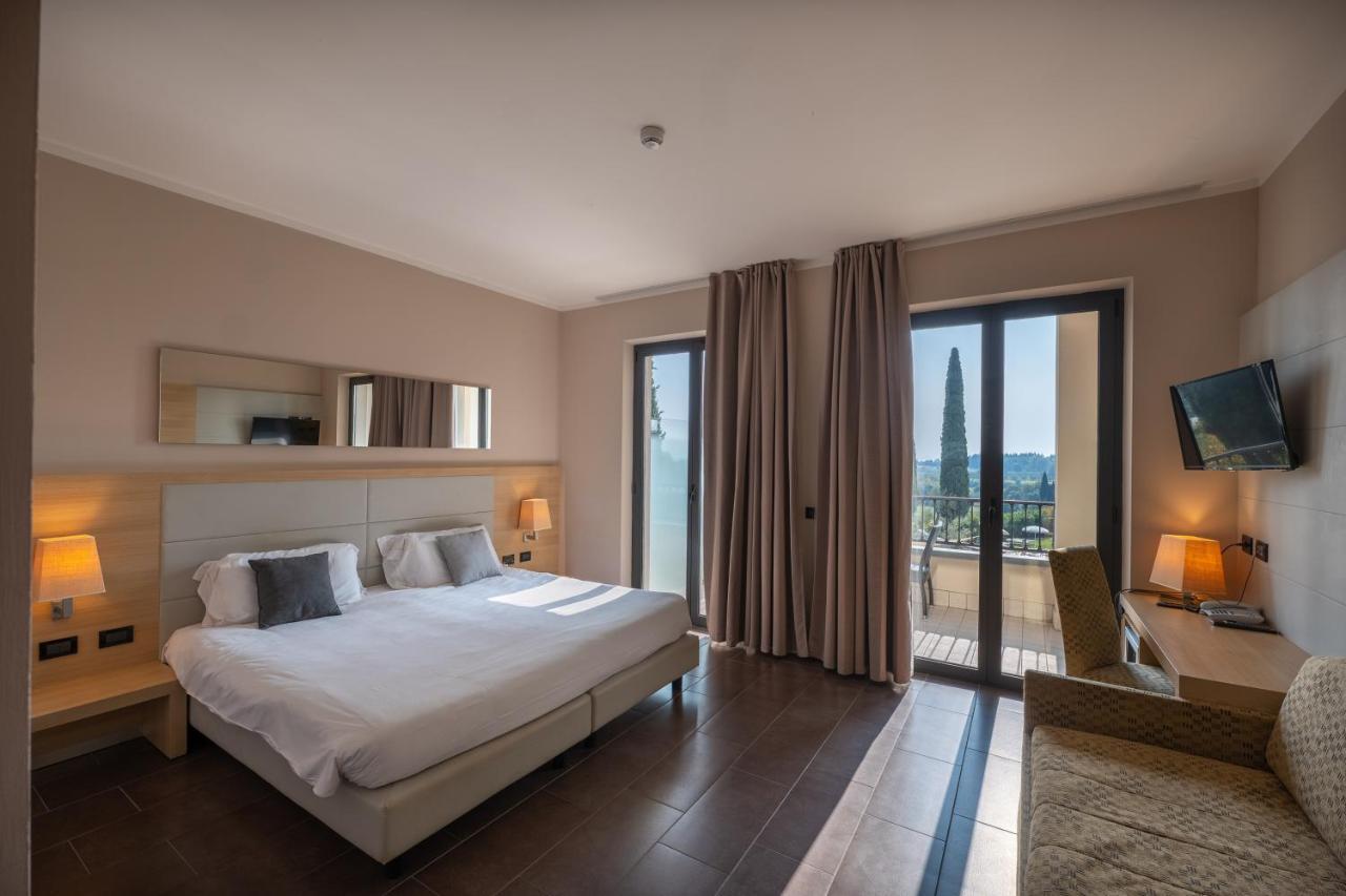 Prestige Quadruple Room Lake View Balcony,1371351077:JPEG