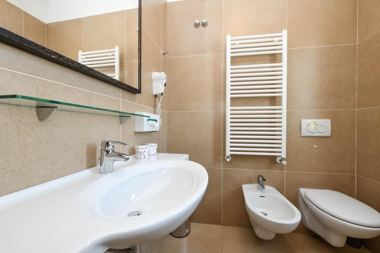 Comfort Queen Room with Balcony - Non-Smoking