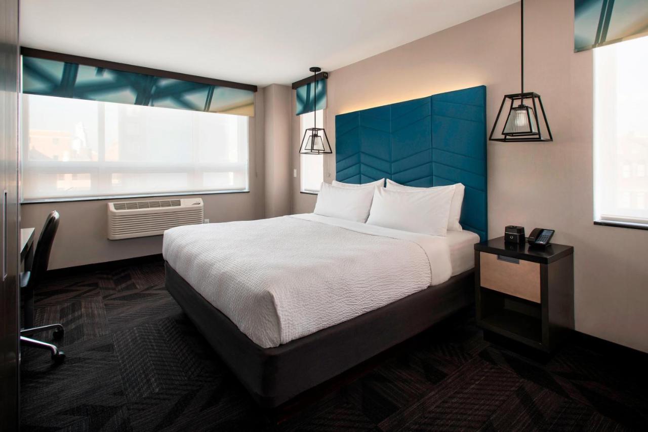 Guest room 1 King Corner room High floor,1624749112:JPEG