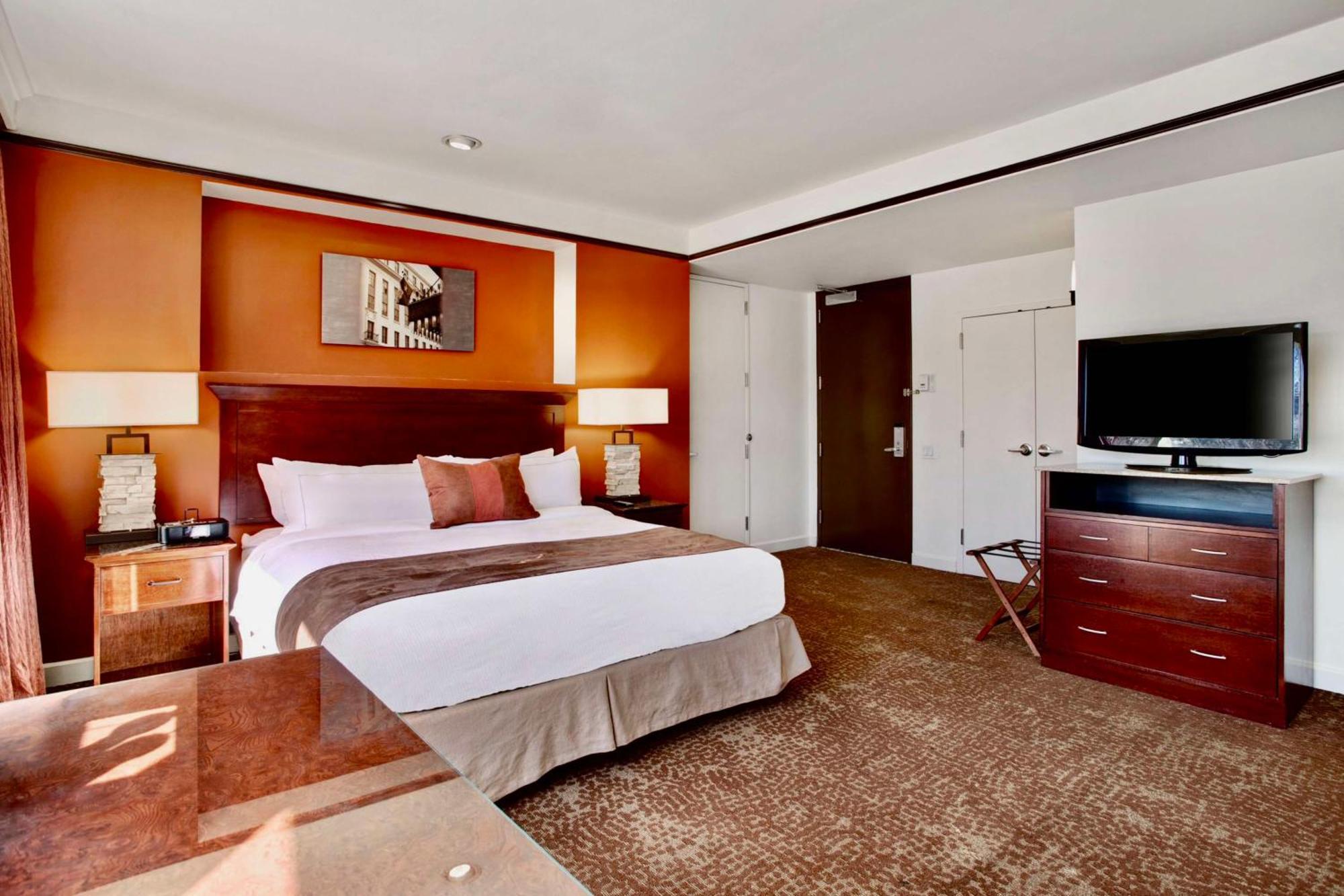 Chambre Lit King-Size de Luxe avec Bain dans le Jardin