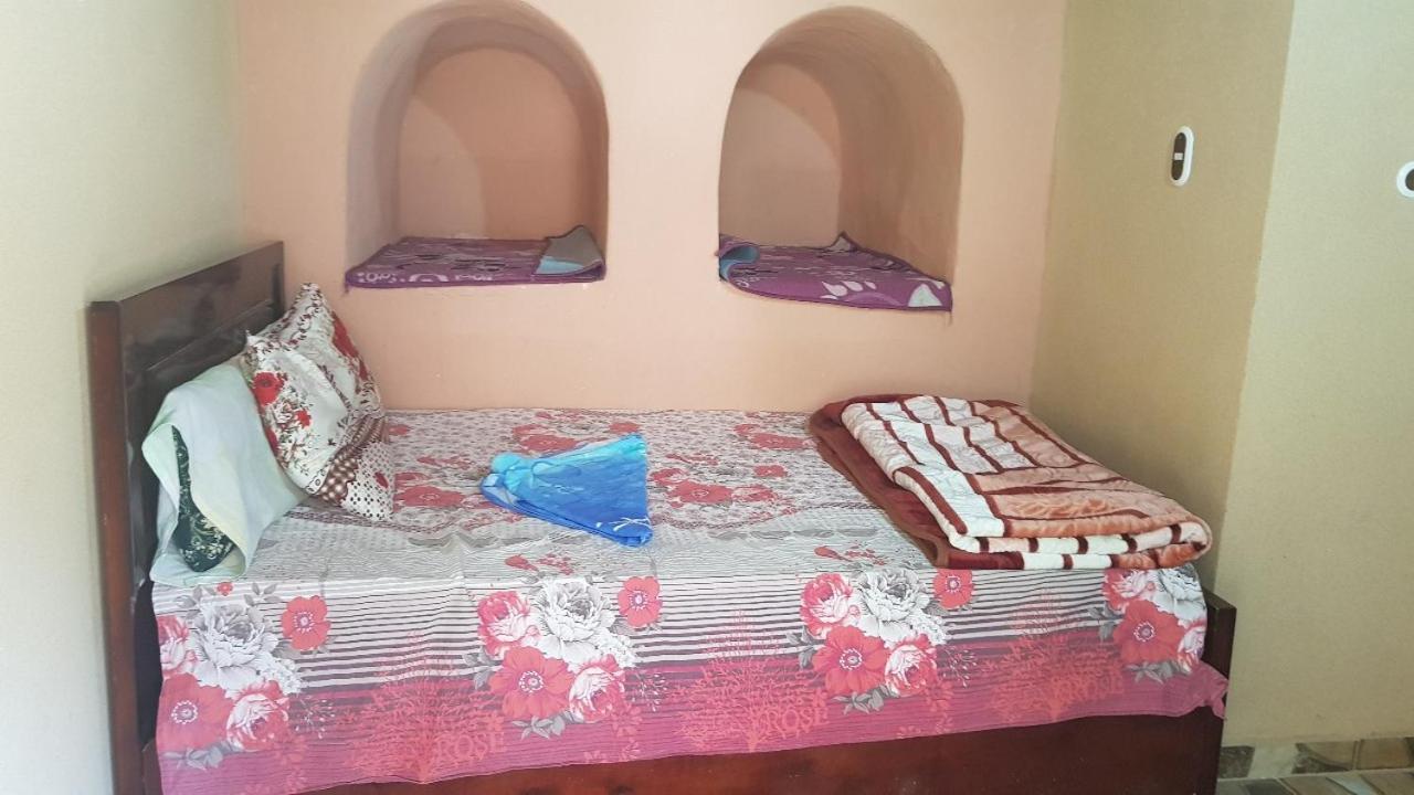 Standard Twin Room with Mountain View
