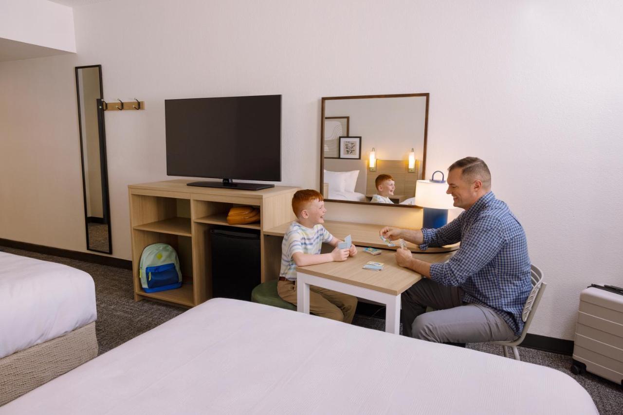 Queen Room with Two Queen Beds - Mobility Access/Non-Smoking