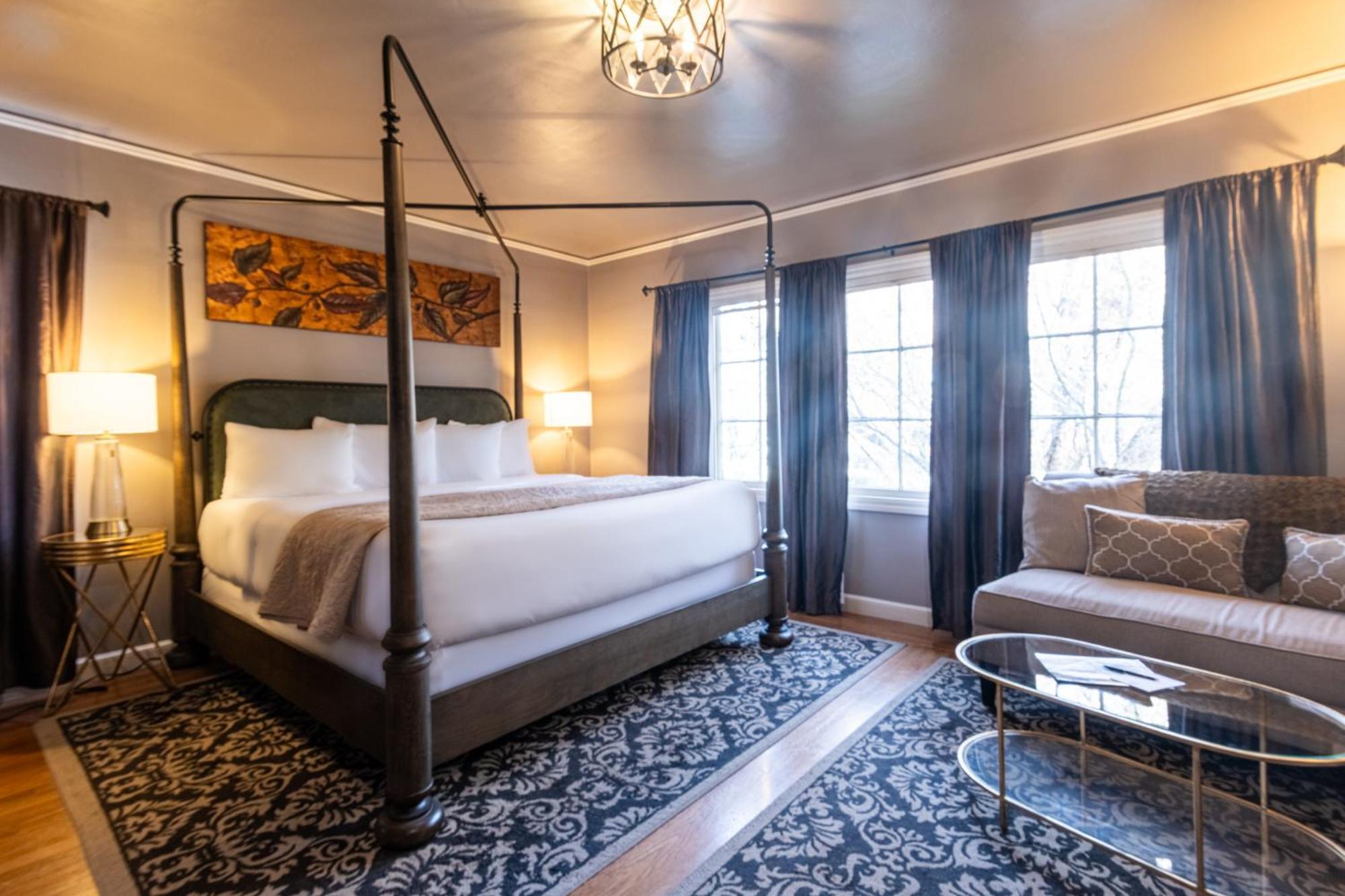 Reflection Mansion Deluxe Room