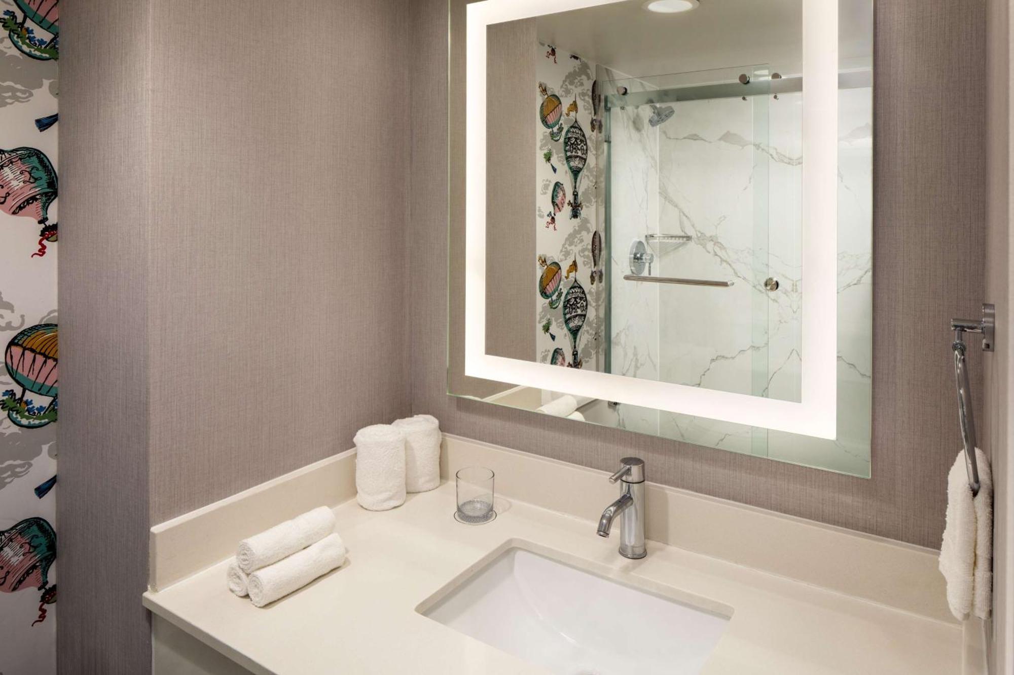 King Room - Executive Floor/Hearing Accessible,1498962025:JPEG