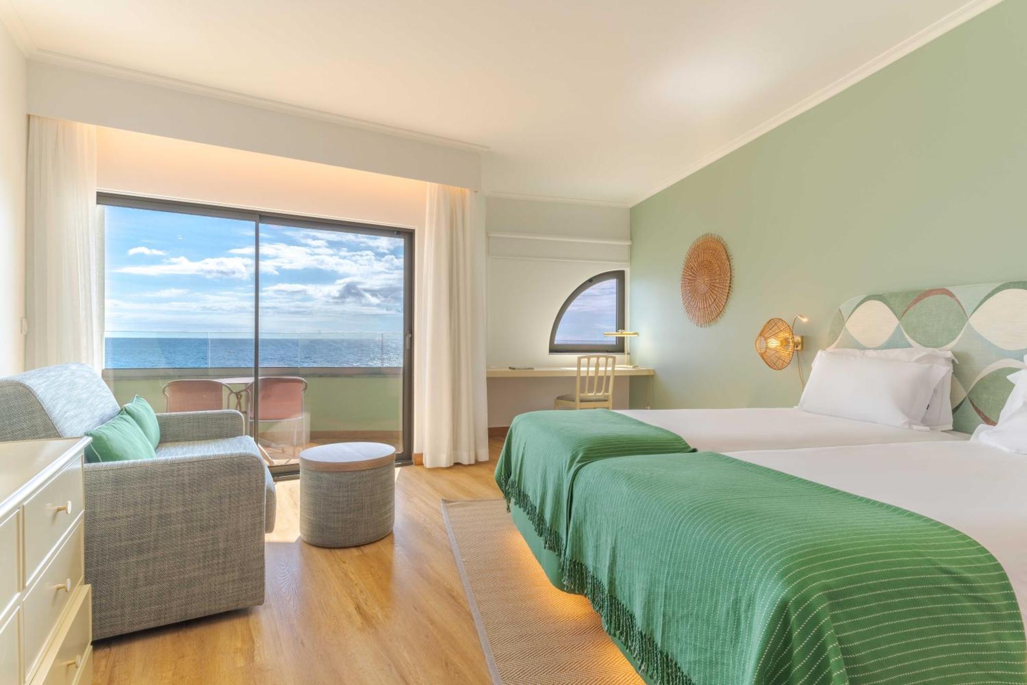 Double or Twin Room with Sea View