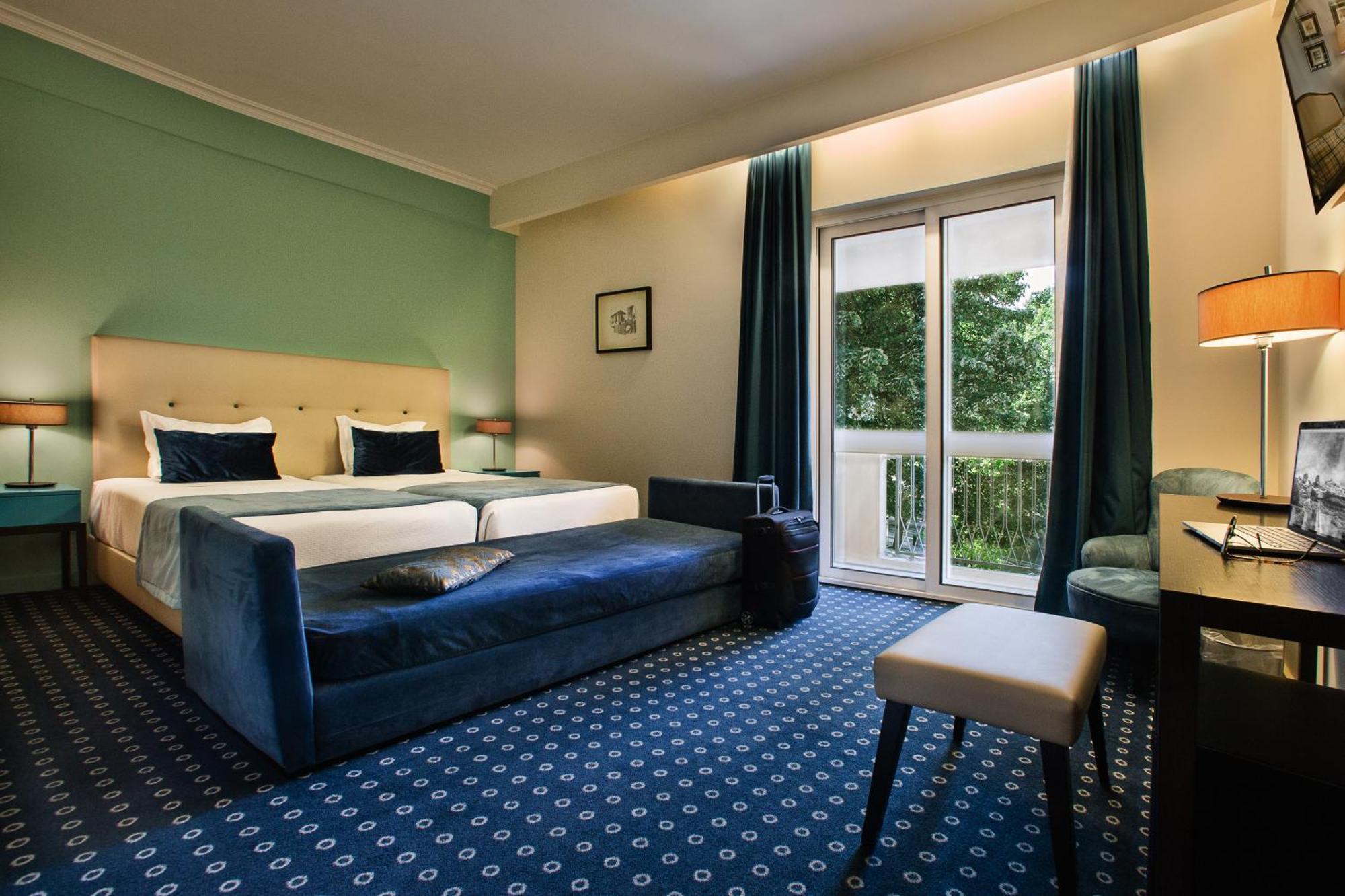 Triple Room,1632991605:JPEG