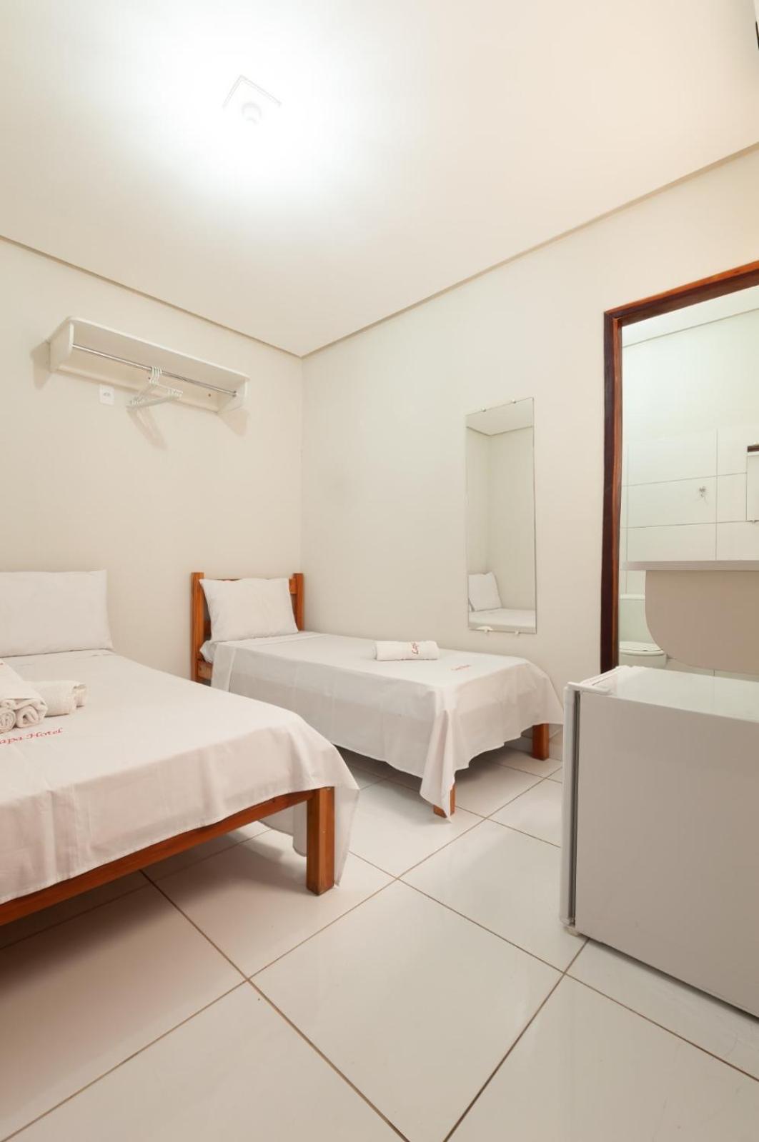 Quarto Triplo com Banheiro Privativo