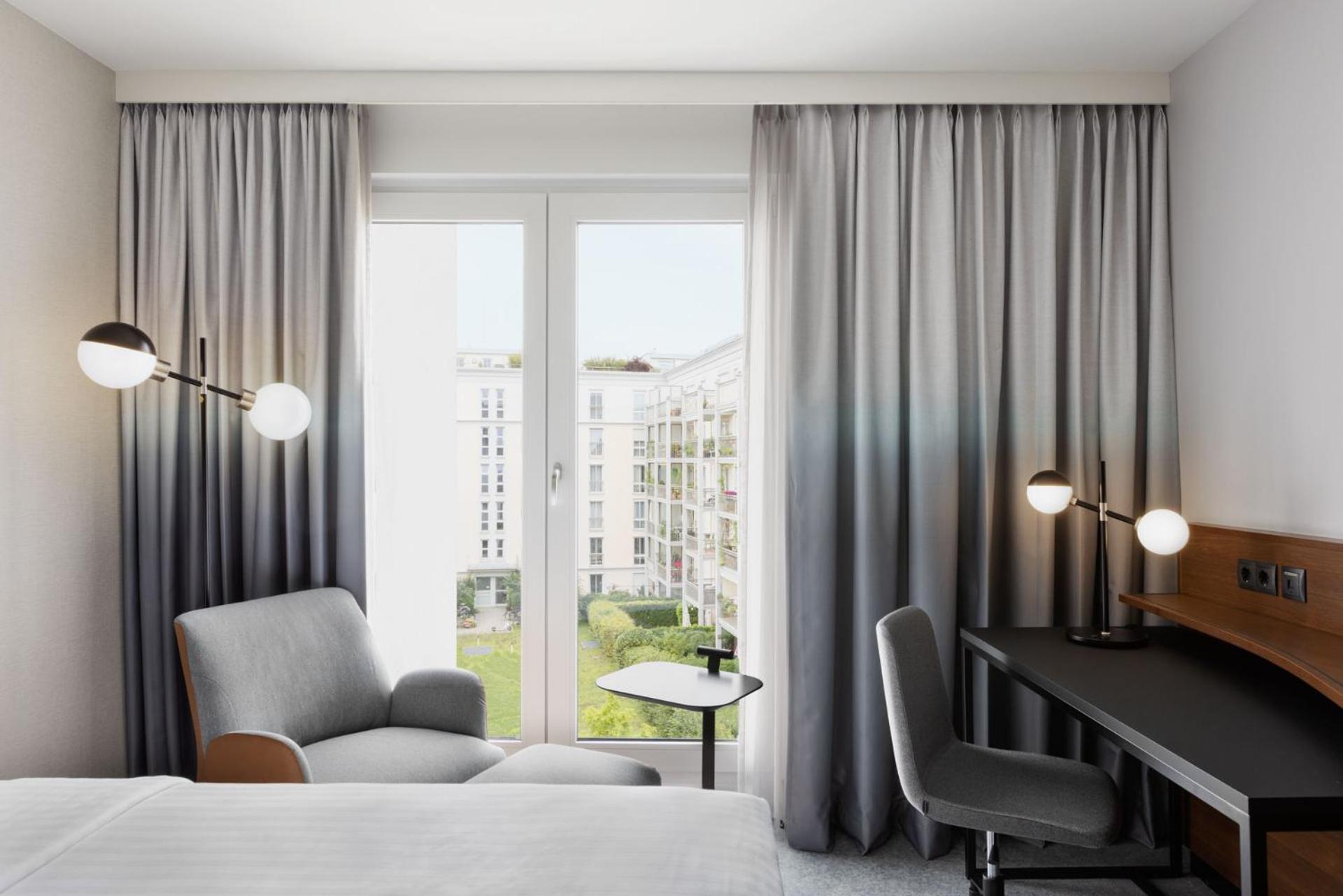 Superior King Room, Guest room, 1 King, Courtyard view