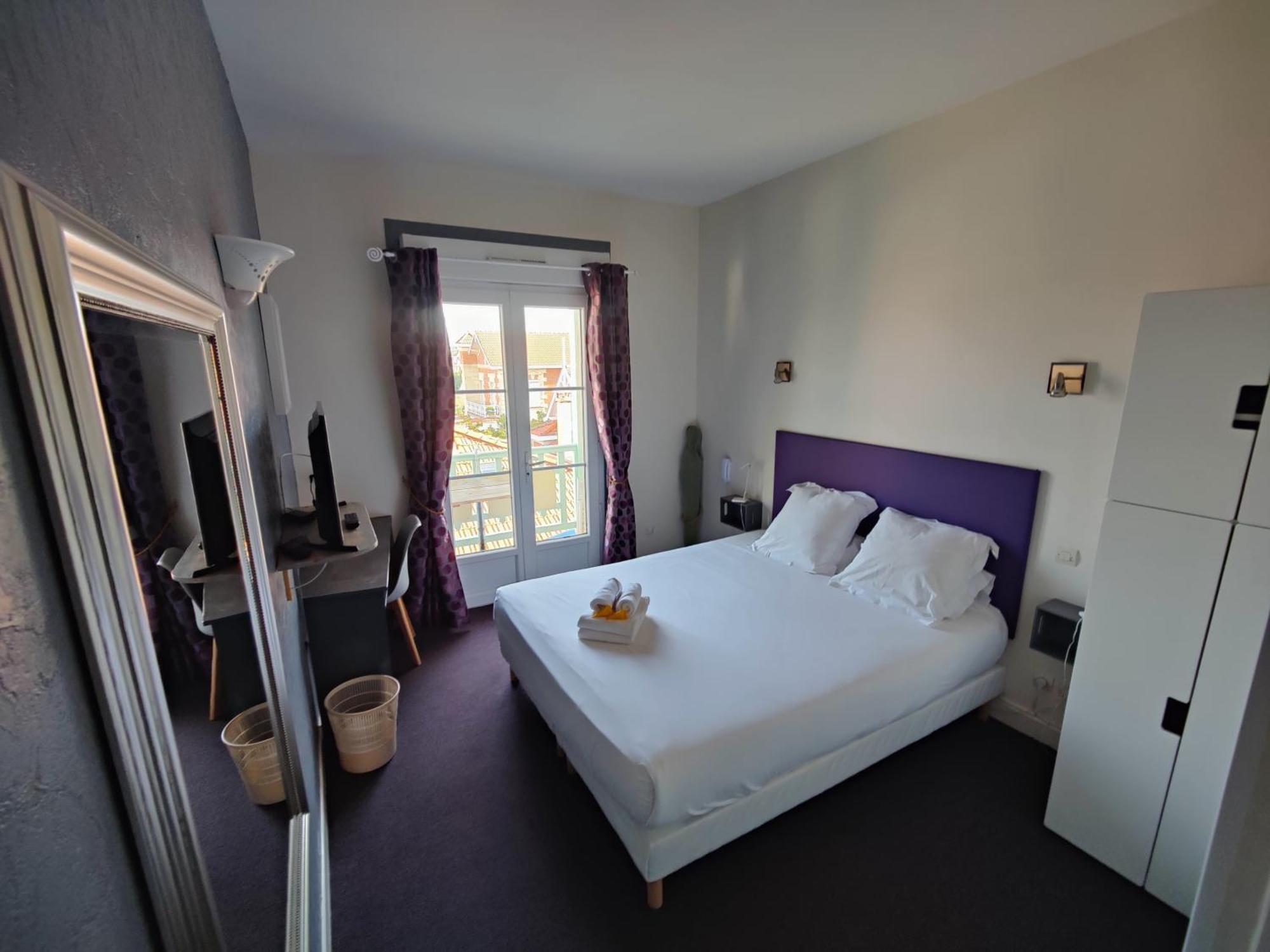 Deluxe Double Room Balcony,1541540092:JPEG