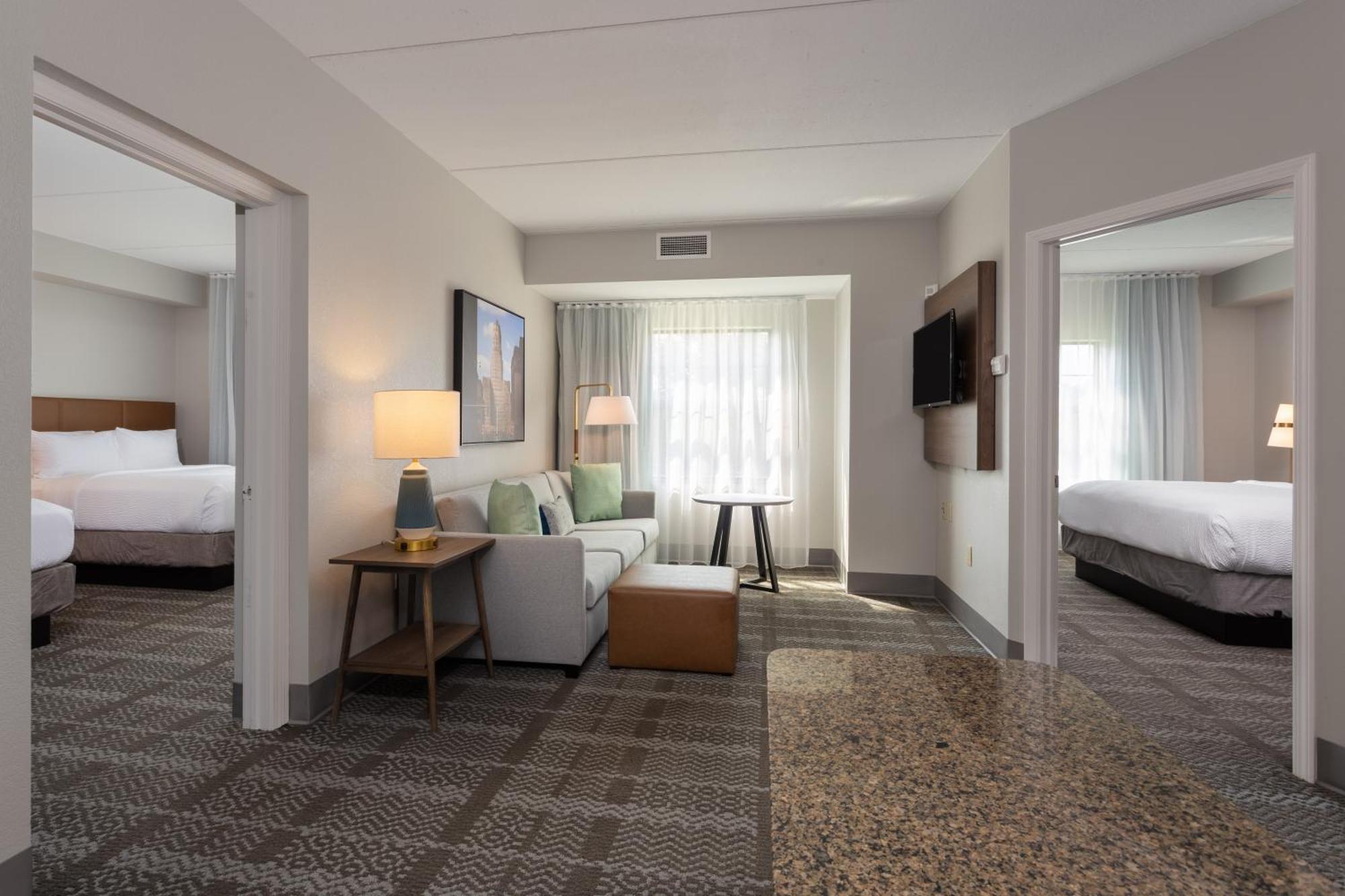 Two-Bedroom Suite,1499391565:JPEG