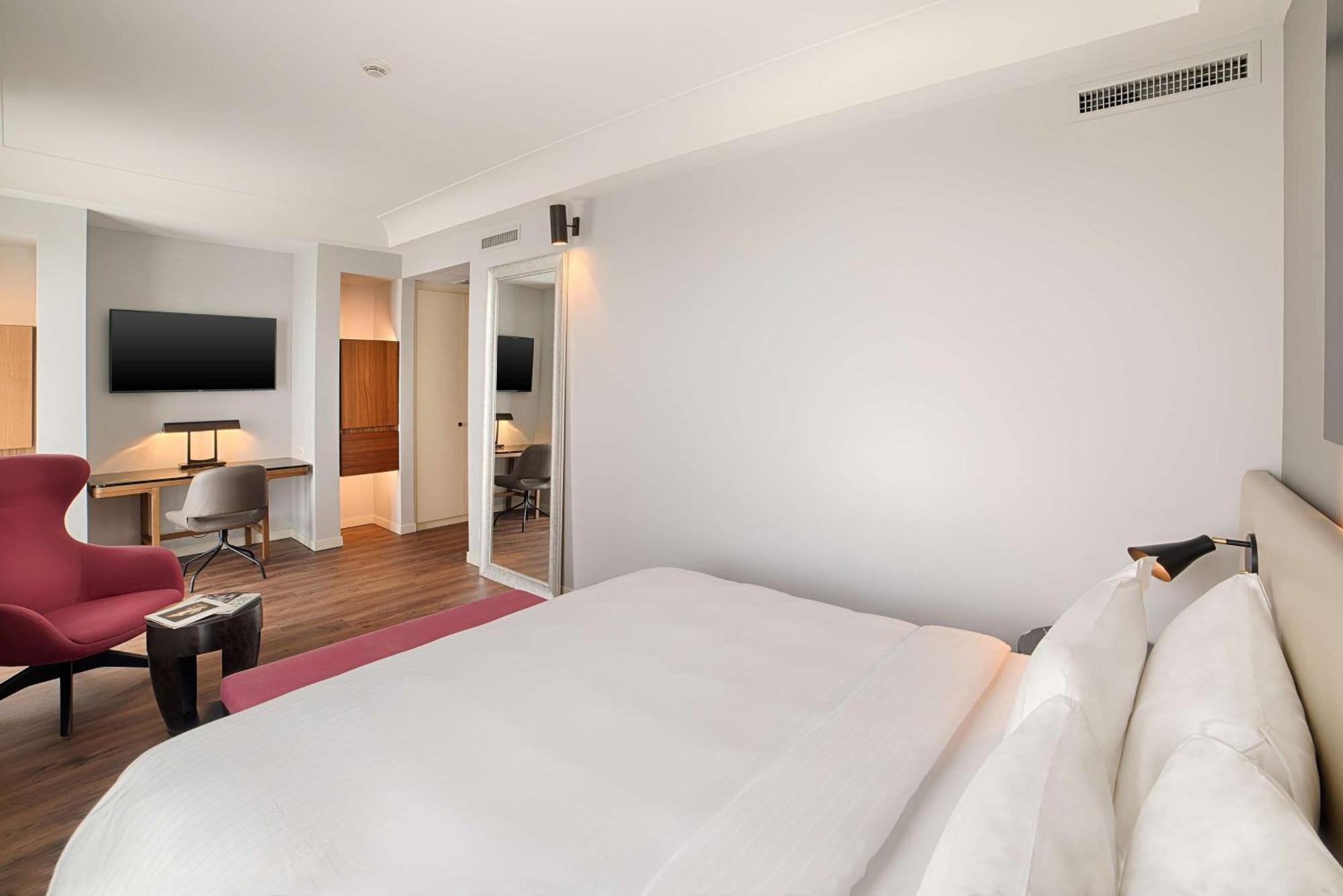 Superior Room,1545586918:JPEG