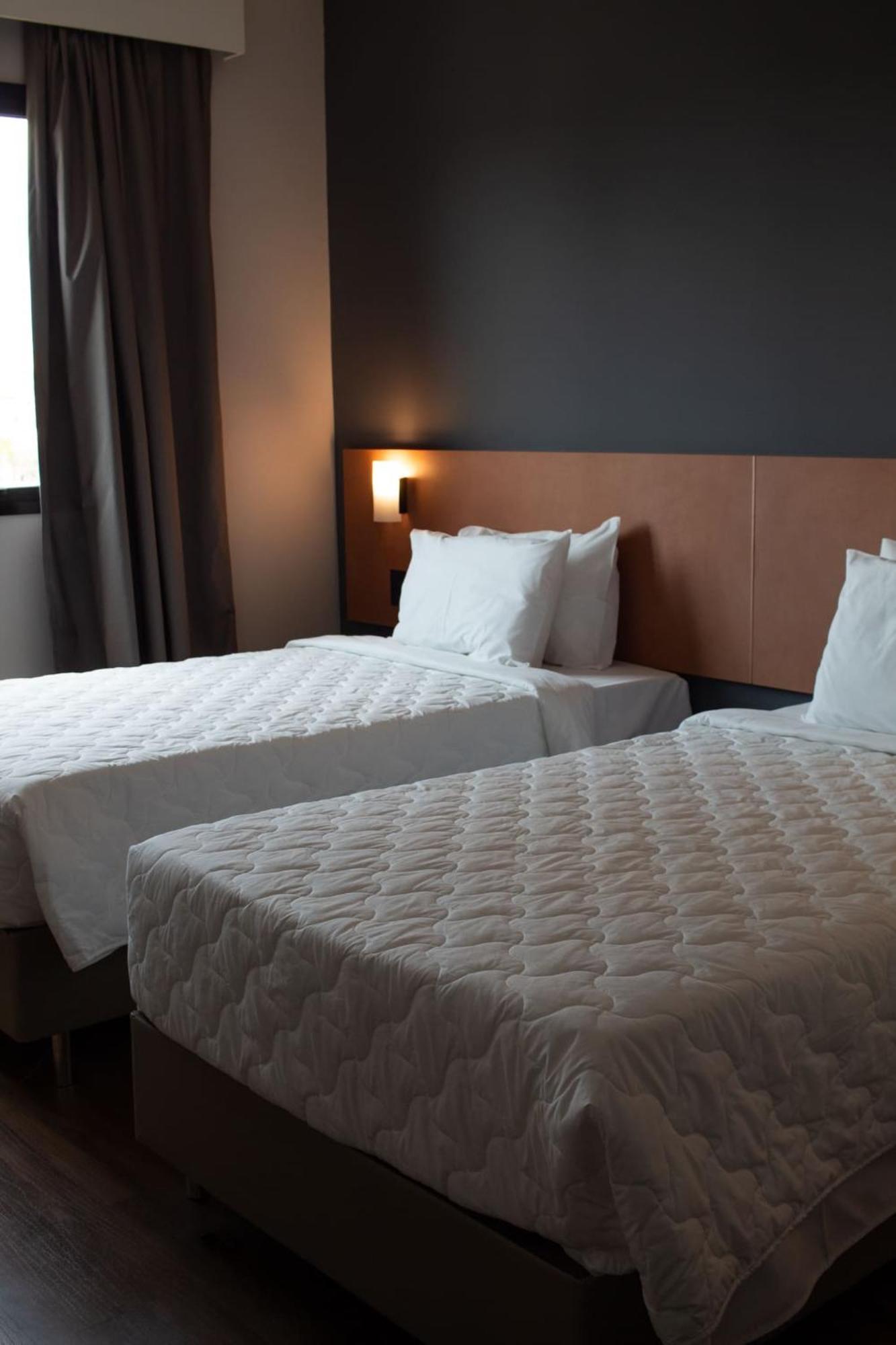 Quarto com 2 Camas de Solteiro