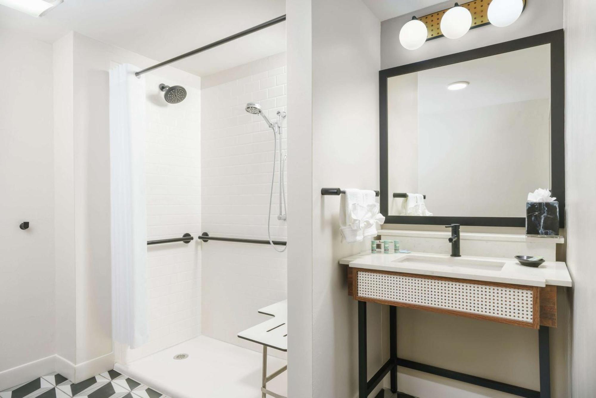 Queen Room with Two Queen Beds and Roll-In Shower - Mobility and Hearing Access/Non-Smoking,1557107260:JPEG