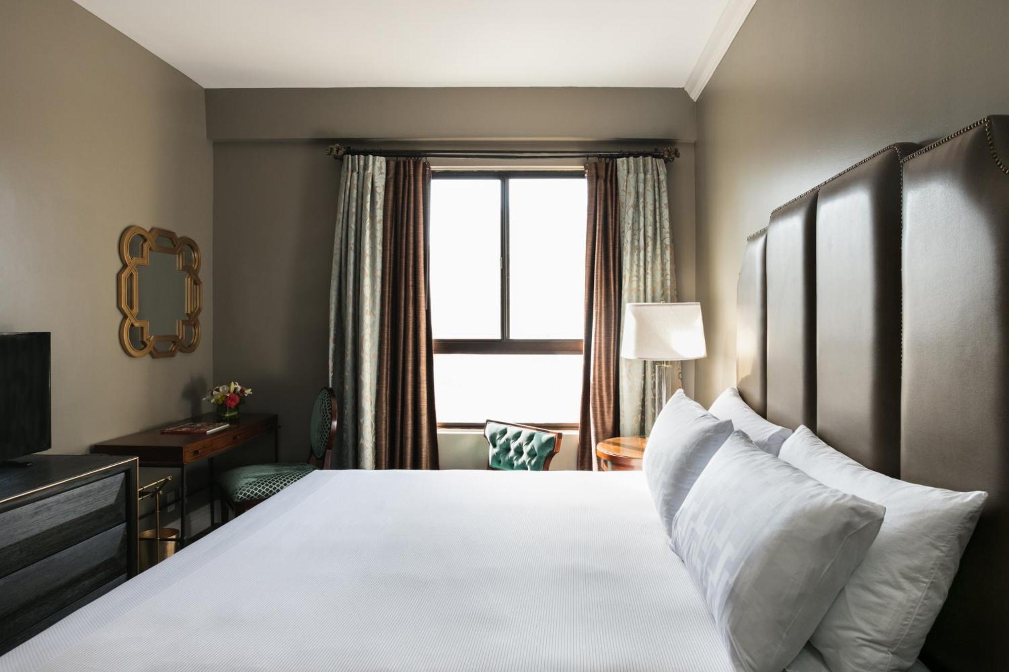 Queen Room with Roll-In Shower - Disability Access,1346921993:JPEG
