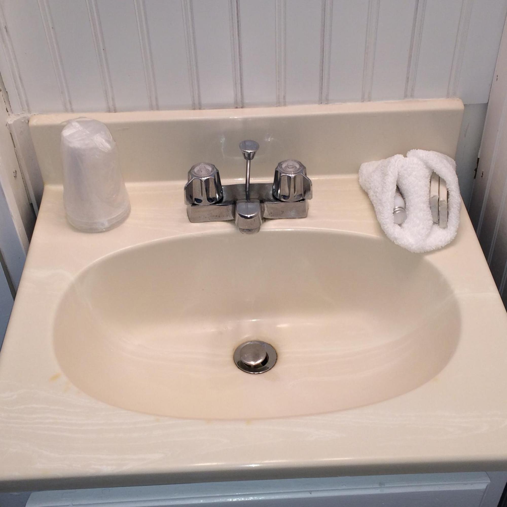 Queen Room - 5,1588382381:JPEG