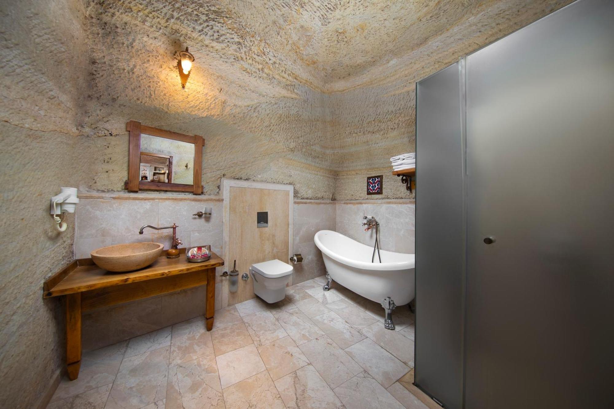 Suite Cave King