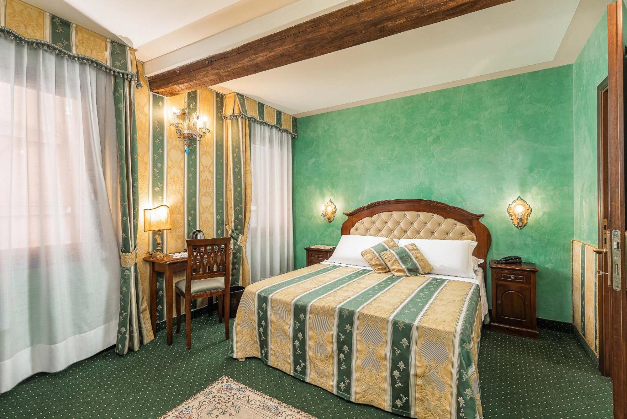Quarto Superior com Cama de Casal ou 2 de Solteiro