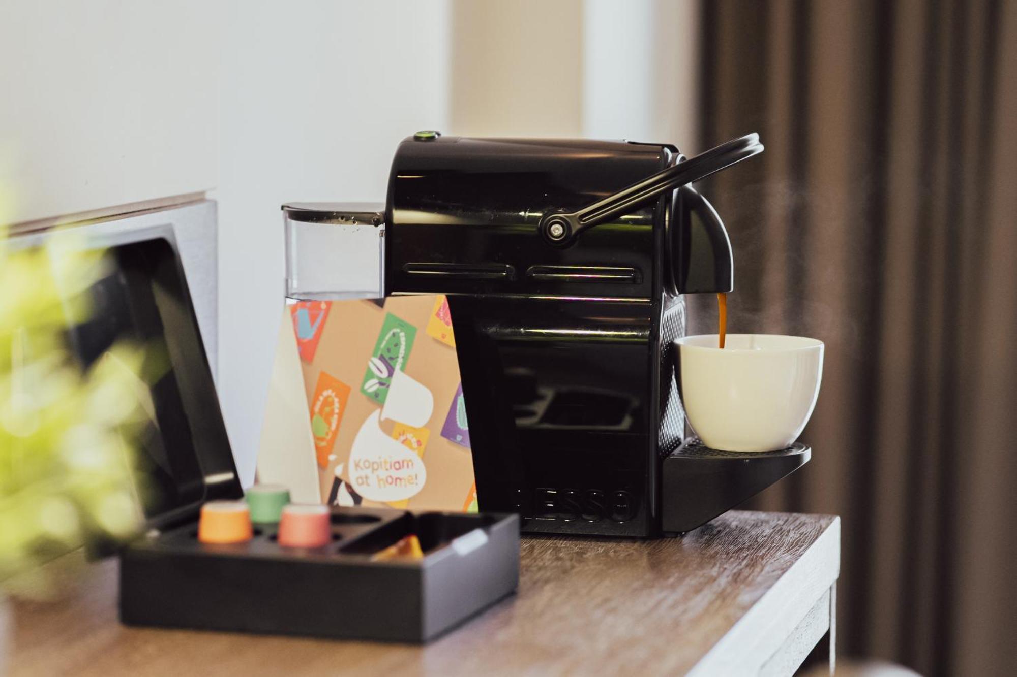 Deluxe Room with 1 Queen Bed, High Floor,1710652241:JPEG