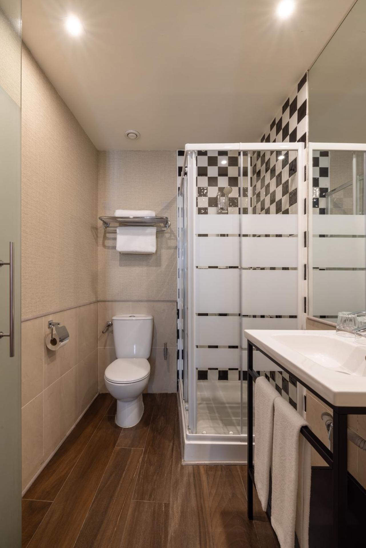 Small Double or Twin Room,1613413662:JPEG
