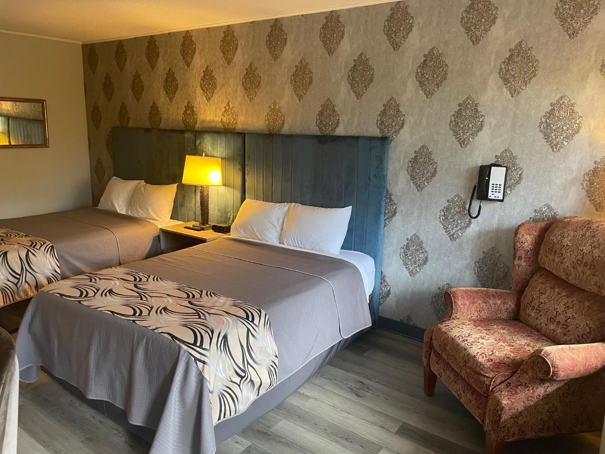 Double Room with Two Double Beds - Smoking