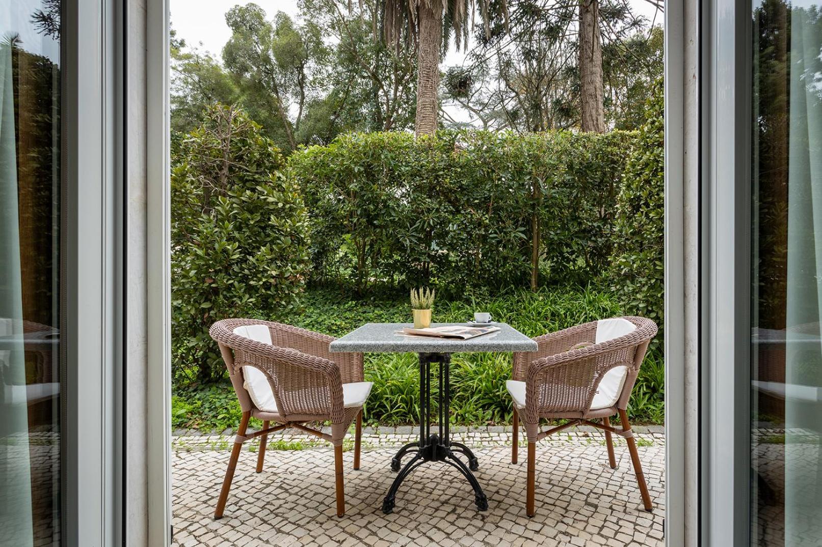 Quarto Premium com 2 Camas de Solteiro e Vista do Jardim
