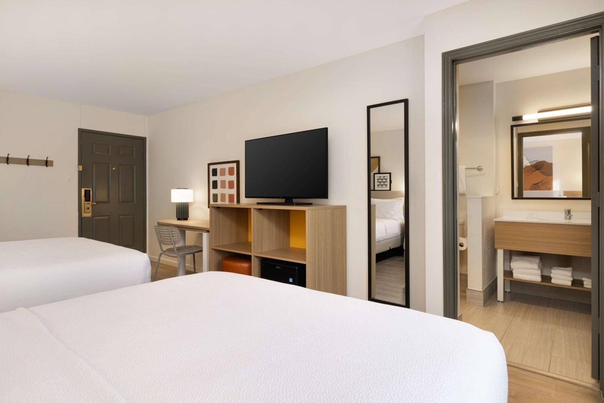 Queen Room with Two Queen Beds,1649029126:JPEG