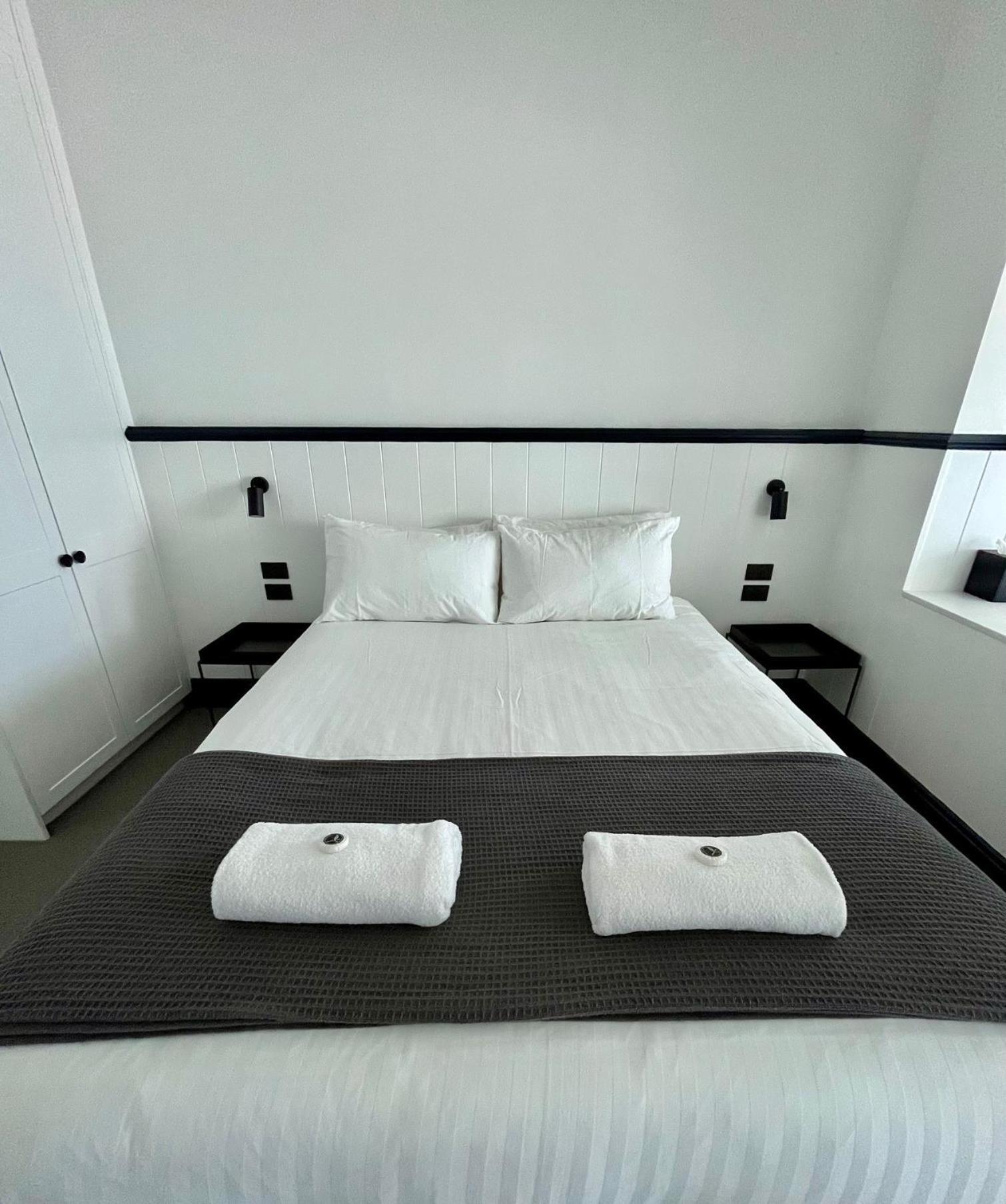 Queen Room with Shared Bathroom 18+ Only