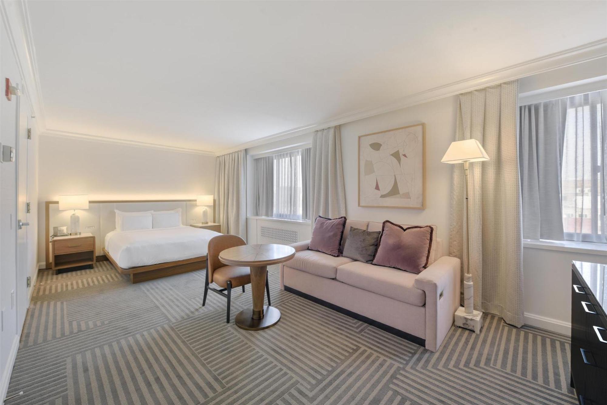 Habitación con cama extragrande y bañera - adaptada para personas de movilidad reducida