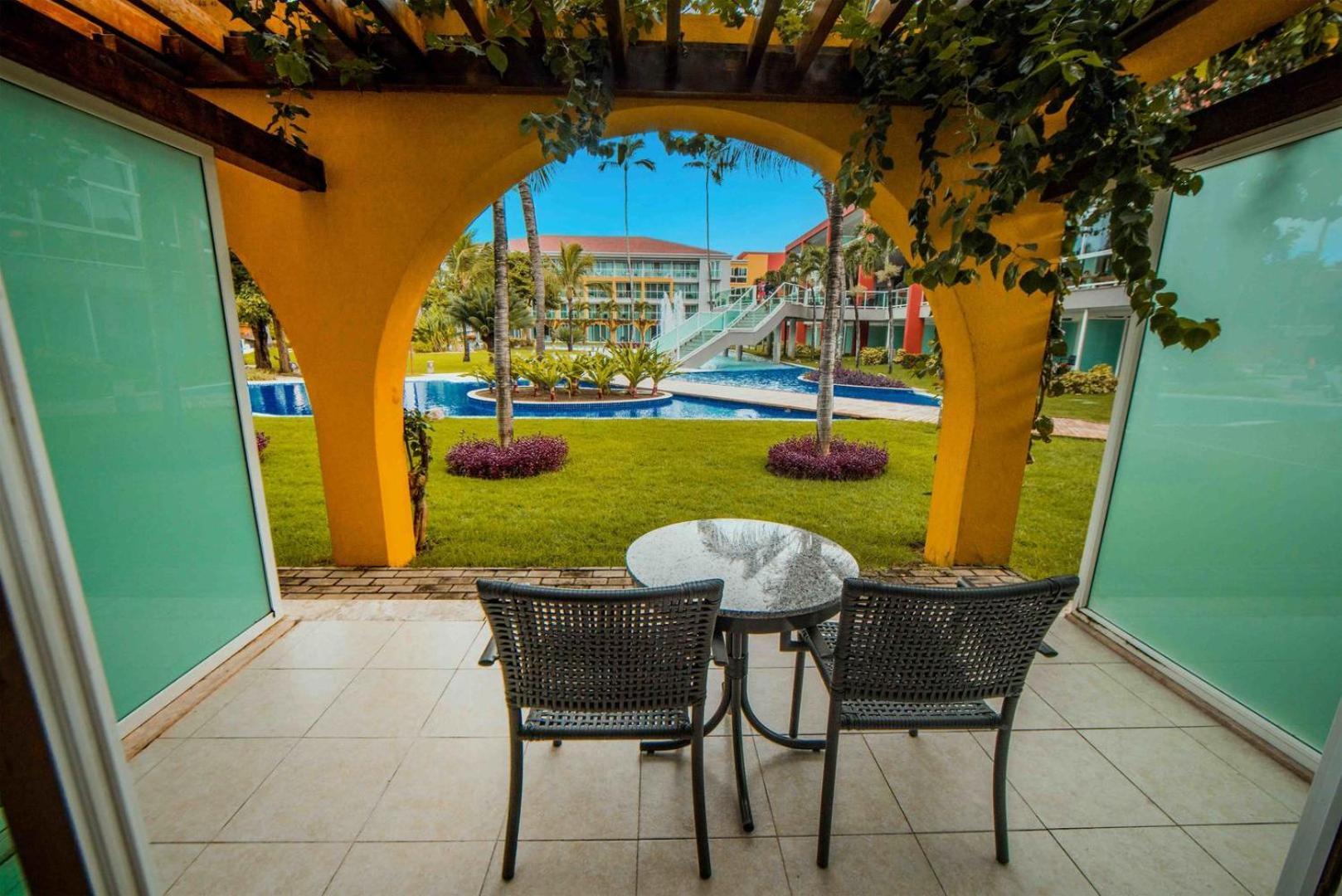 Chambre de Luxe - Vue sur Piscine