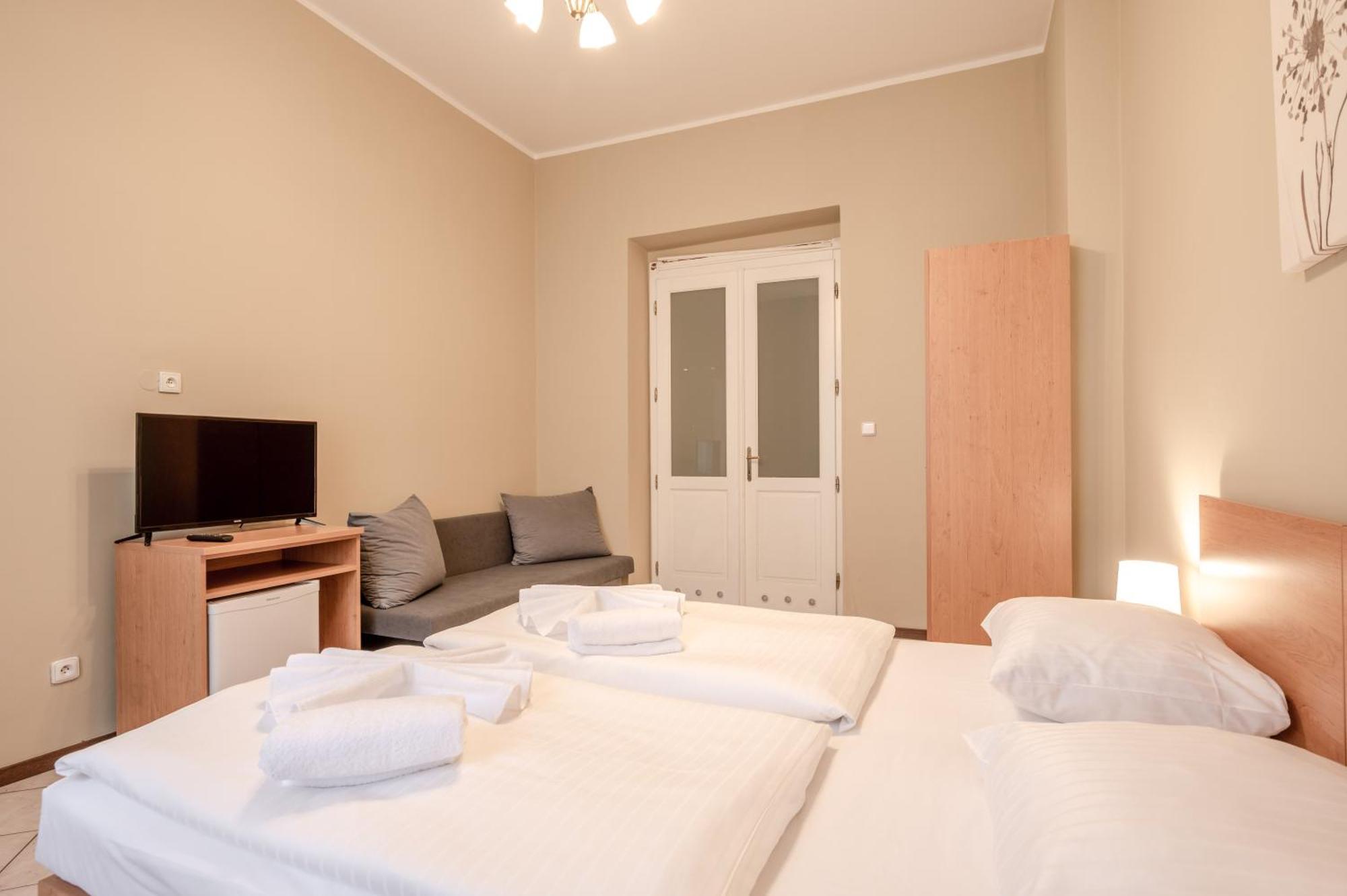 Single Room,1681714341:JPEG