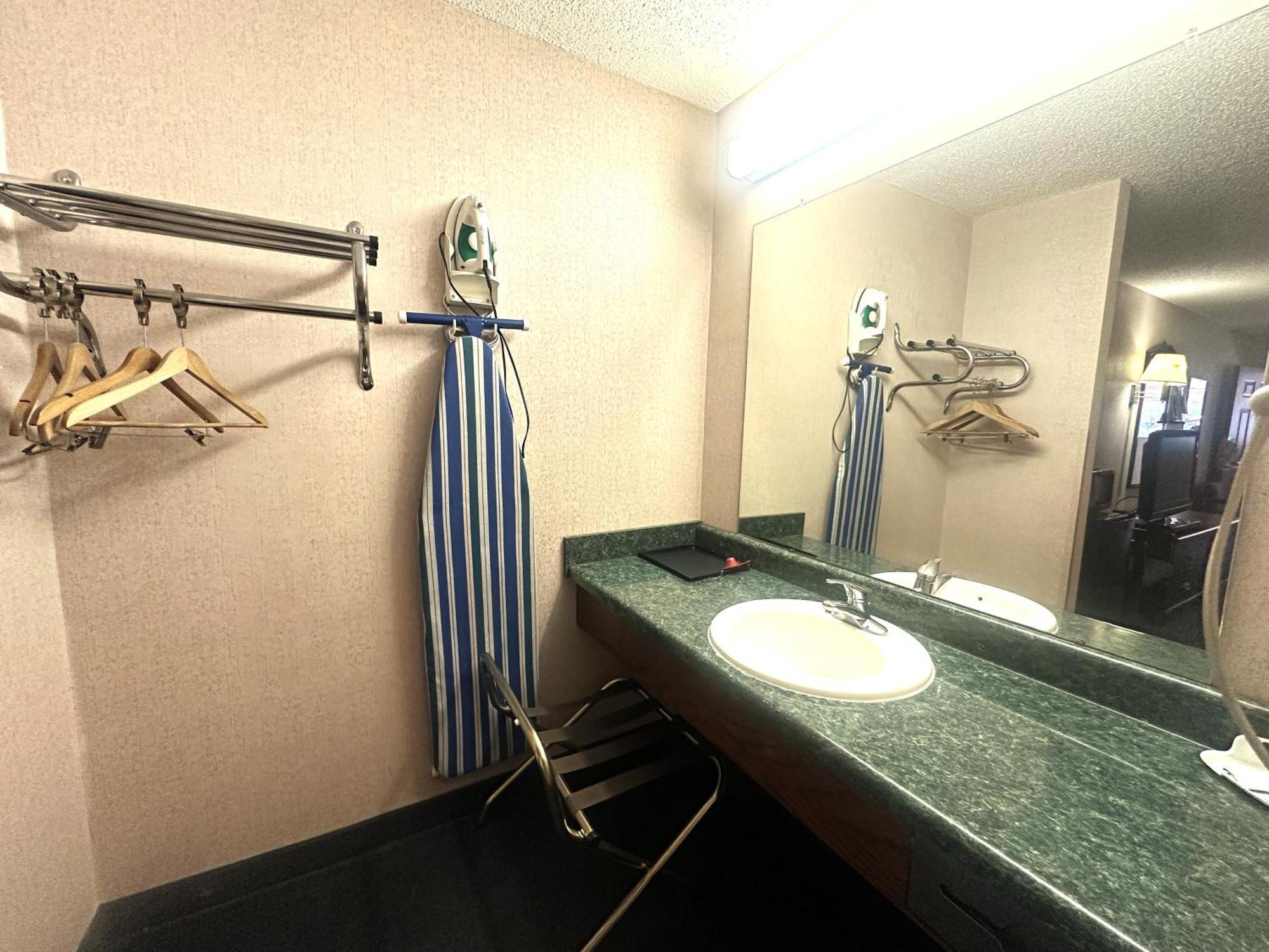 King Room,1697107235:JPEG