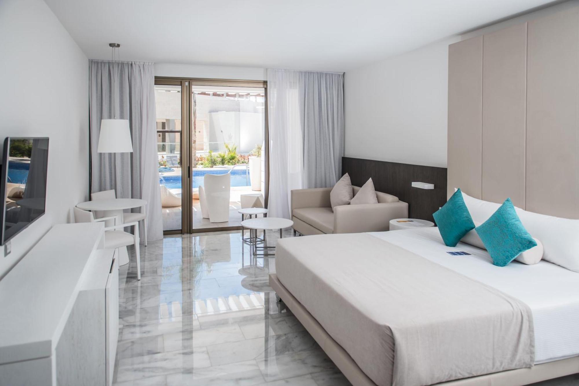 Suite Júnior Deluxe com Acesso à Piscina