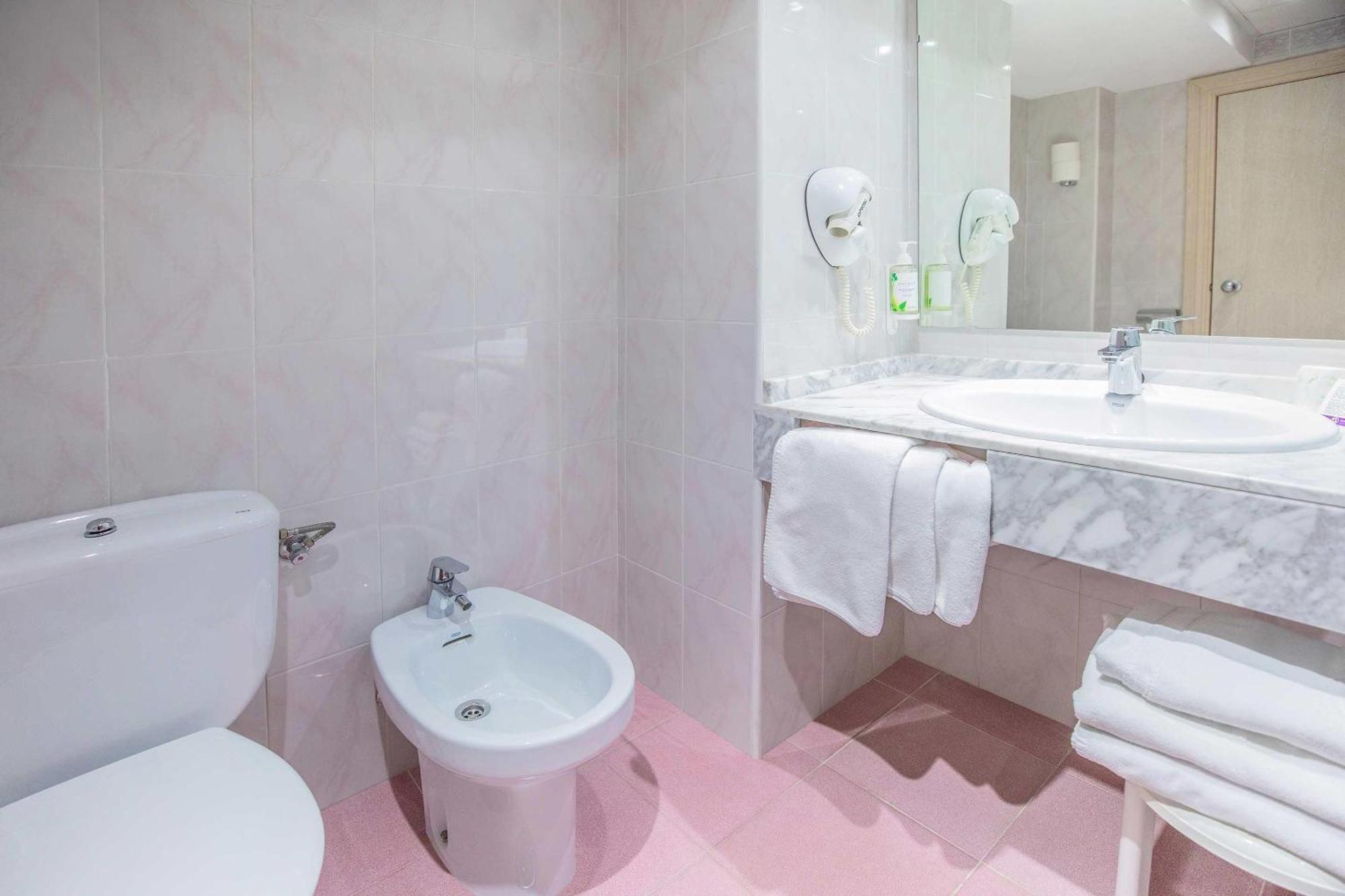 Quarto Twin com 2 Camas Extra (2 Adultos e 2 Crianças)