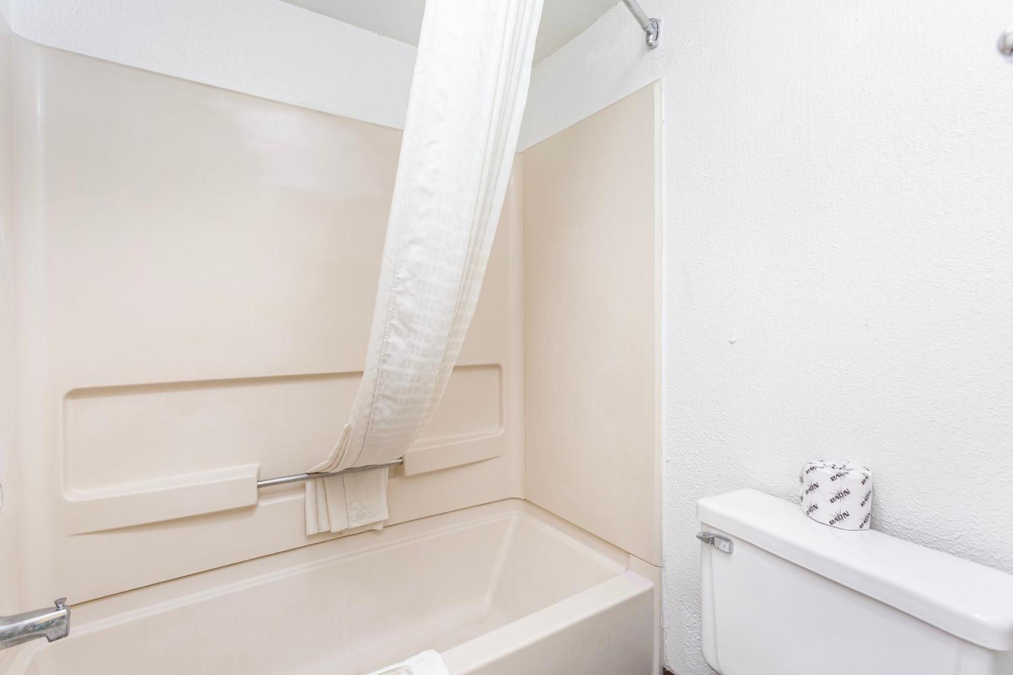 King Bed Non-Smoking with Jetted Tub