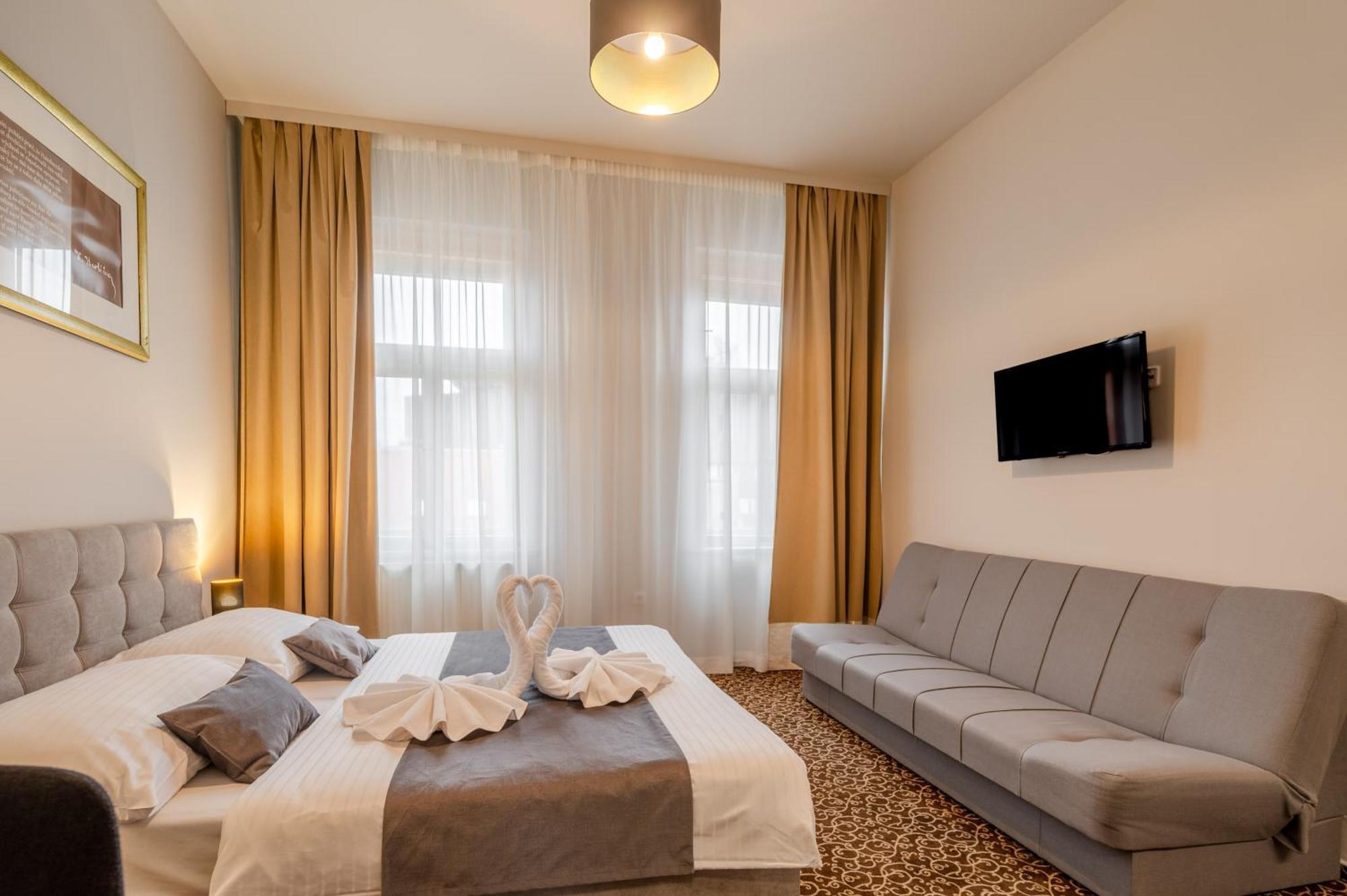 Double Room,1722885581:JPEG